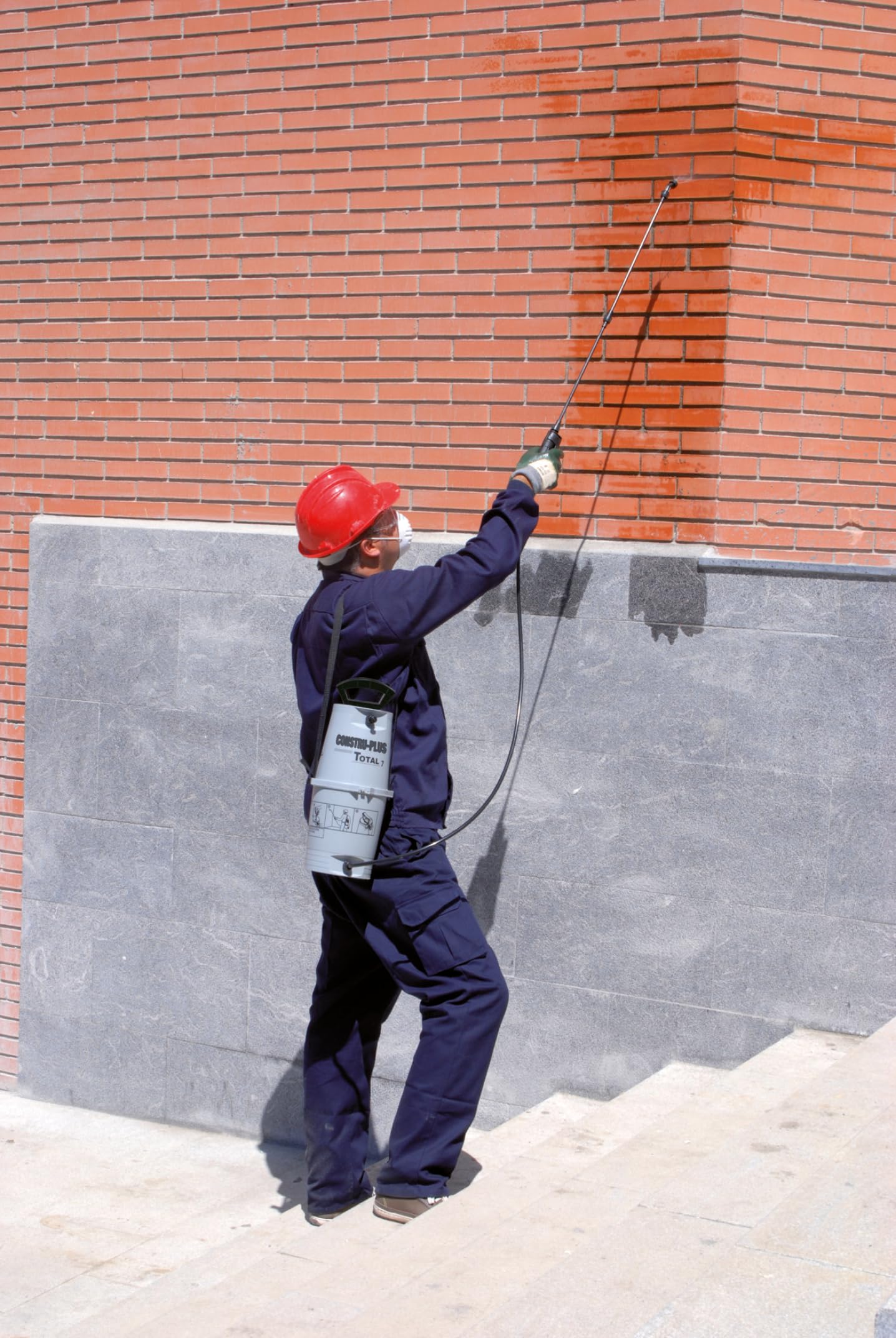 Pulverizador IK CONSTRU PLUS 7 - Ideal Para Construcción - Con Alargadera y Tubo Flexible - Elaborado con Materiales Resistentes - Fabricado en España