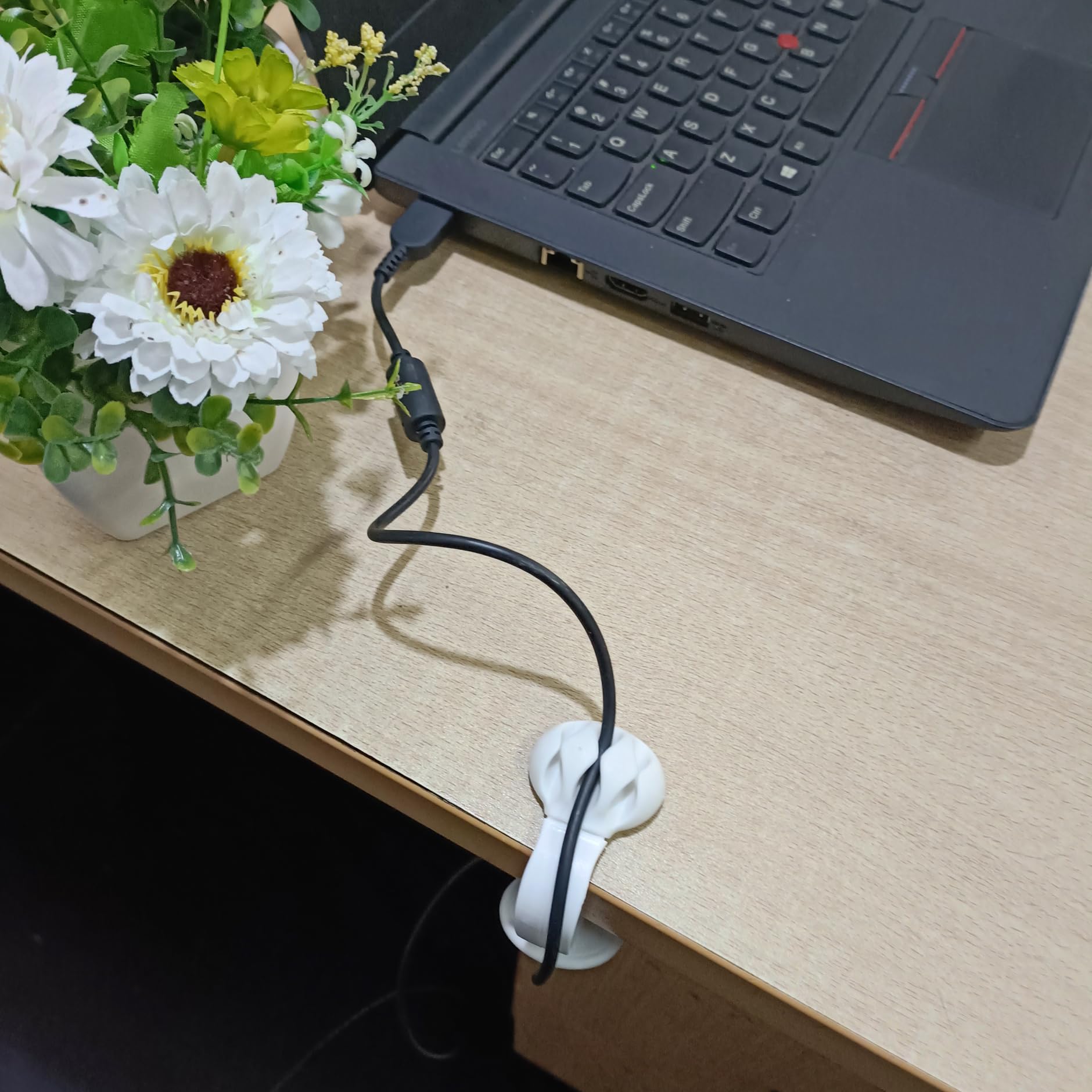 nieprzylepny ważony kabel biurkowy klips silikonowy organizer na biurko małe linie wiązania mocowanie schludny blat drut uchwyt zacisk przewód do zarządzania zestawem do domu biura (biały 4 szt.)
