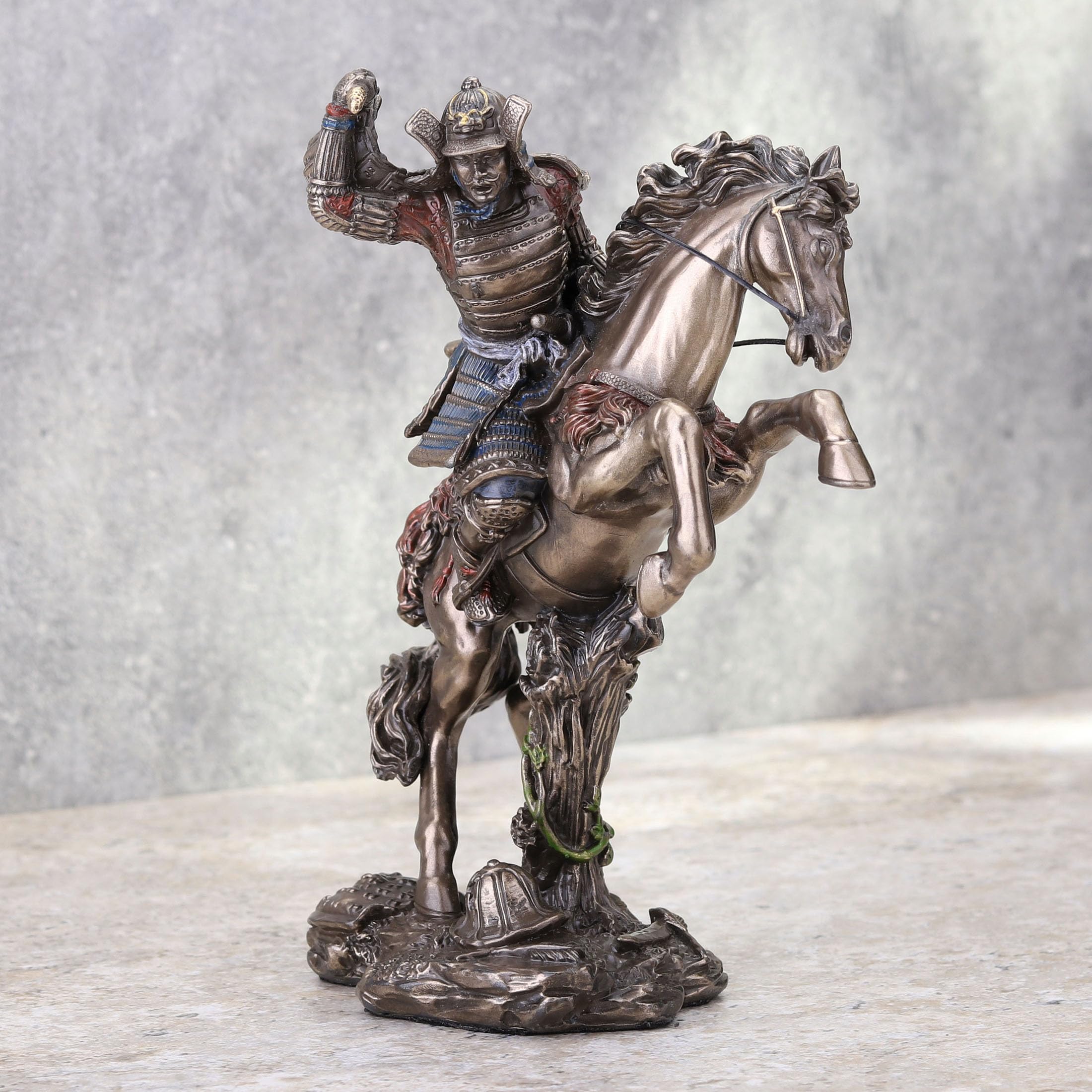 Statue Parastone Statue Samurai à cheval aspect bronze - Hauteur 23 cm - Largeur 19 cm