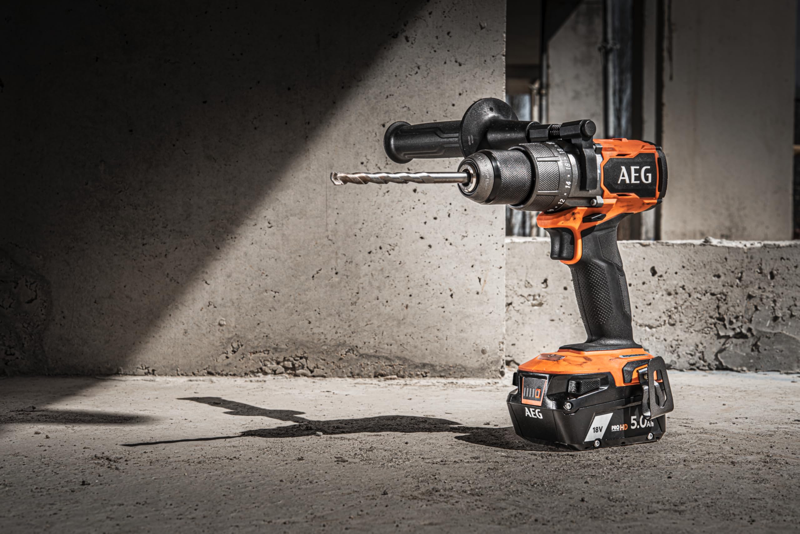 AEG Trapano Avvitatore a Percussione Brushless 18V Professionale con 2 Batterie 5.0Ah e Valigetta, Mandrino in Metallo, 110 Nm, 31.500 colpi/min, 2 Velocità, LED, BSB18C3BL-502C
