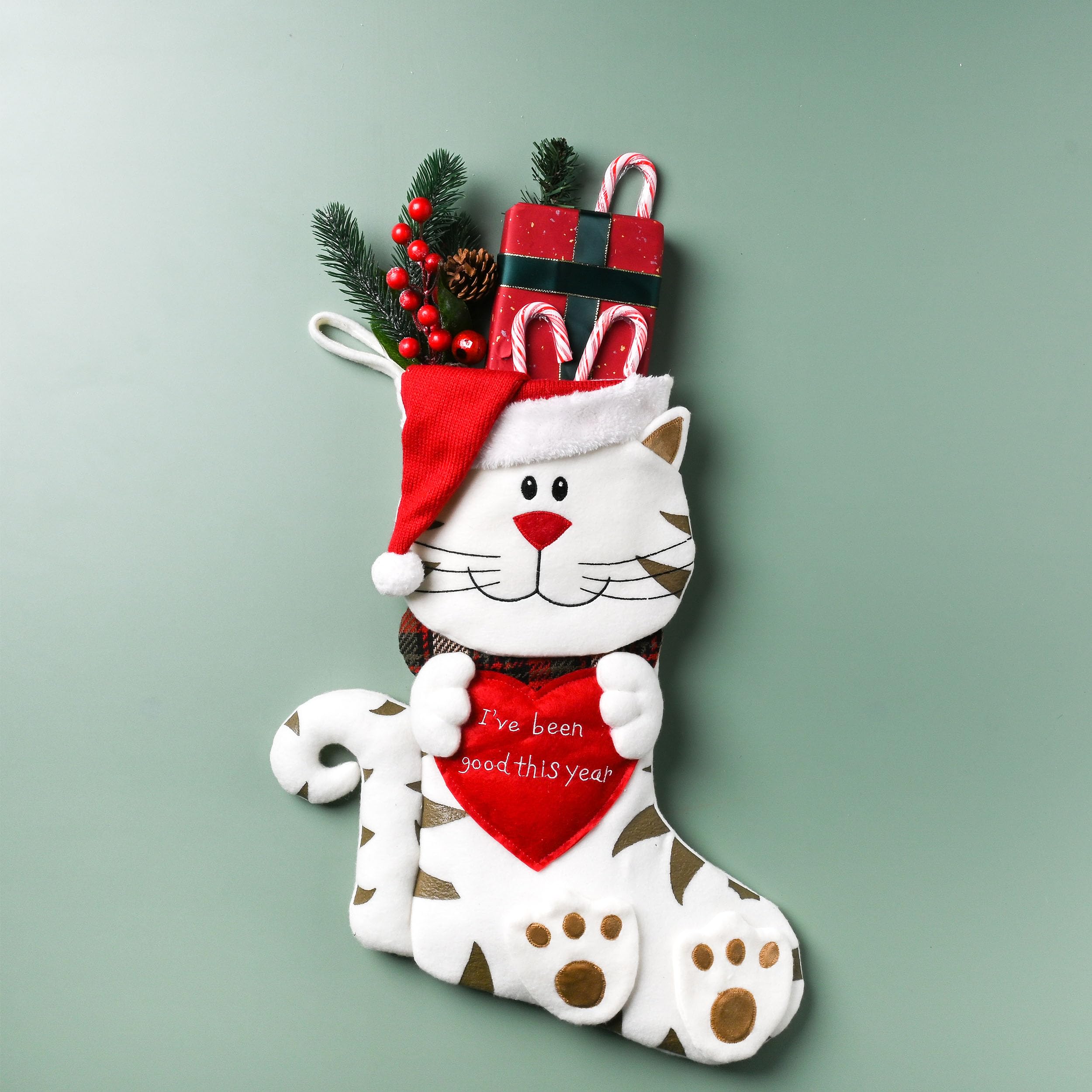 Valery Madelyn Chaussette de Noël en forme de chat rayé de 53,3 cm, mignonne peluche personnalisée pour cheminée rouge et blanc pour animaux de compagnie pour fêtes de vacances, décorations de Noël et