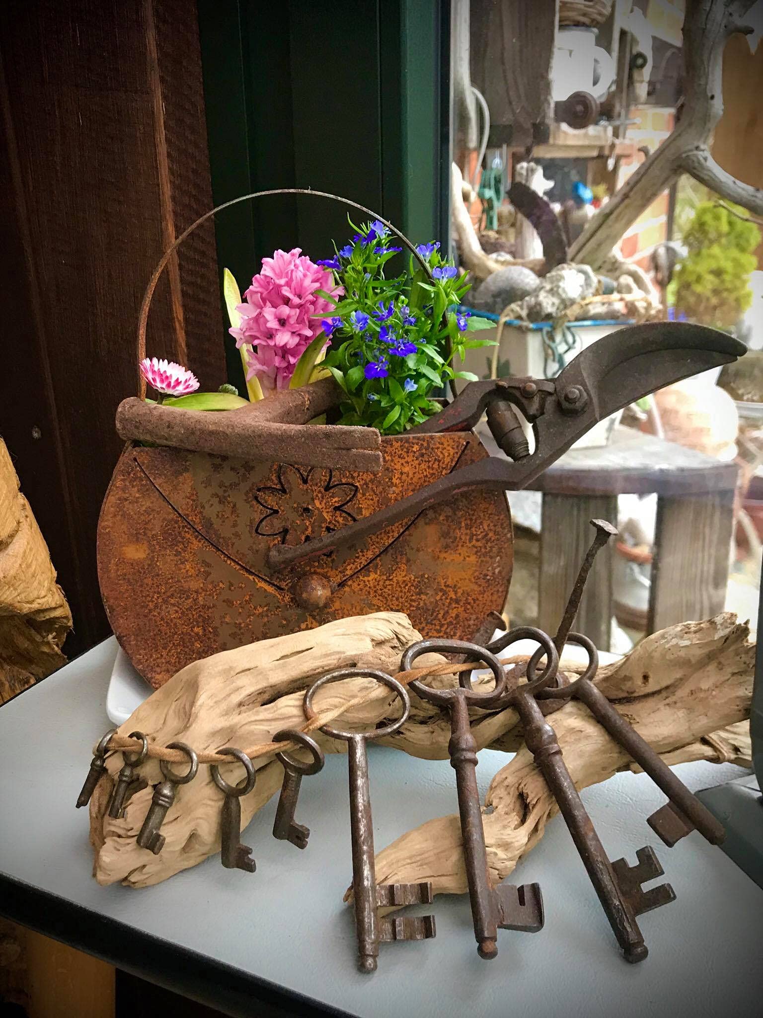 Bornhöft Bag with Flower for Planting Lantern Plant Pot Flower Bed Decoration Metal Rust Garden Decoration Patina Rusty Decoration for the Garden 17 cm x 22 cm - Image 4