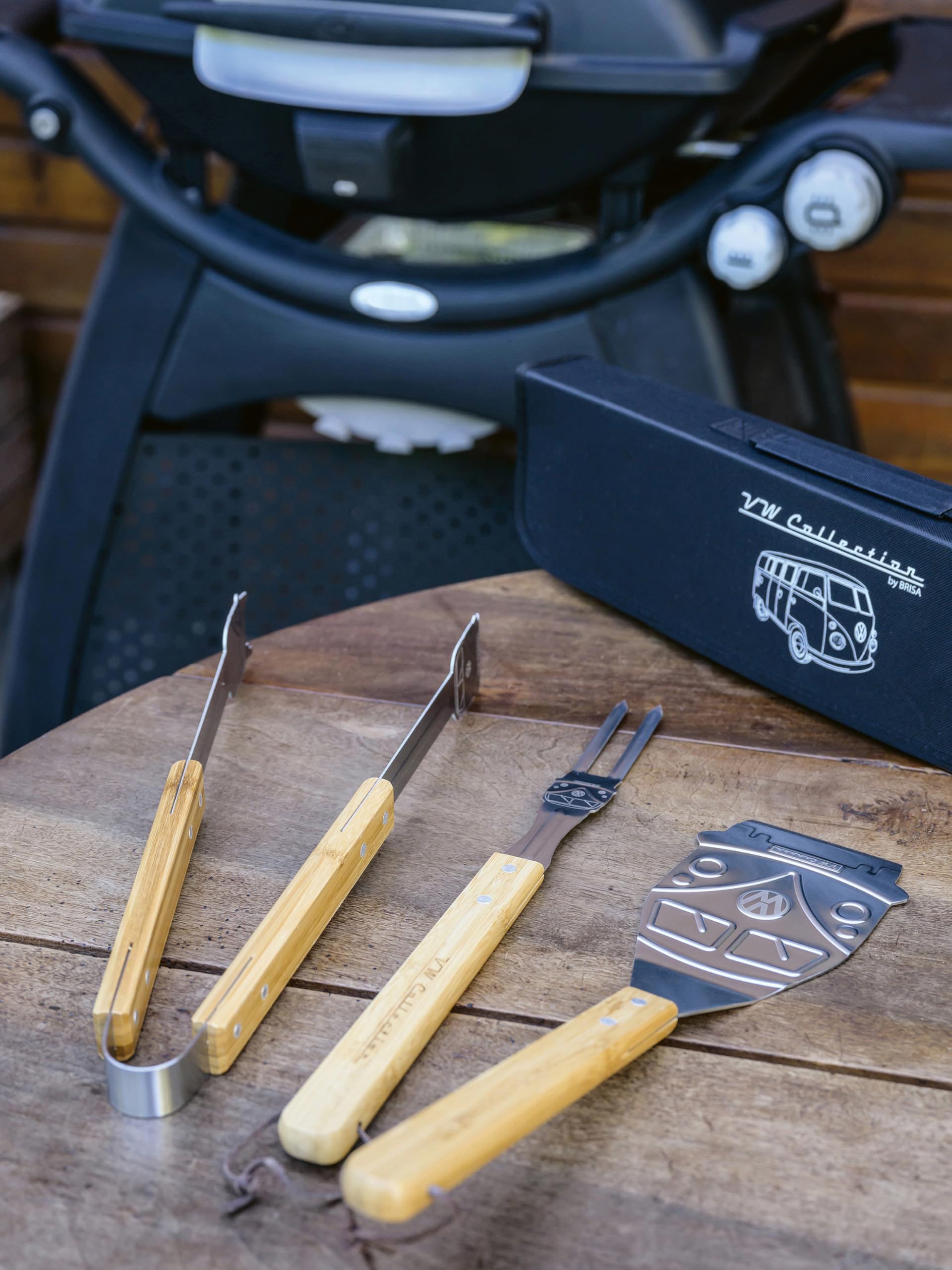 BRISA VW Collection - Volkswagen T1 Combi Utensiles de Barbeque, 3 Pièces, dans Étui