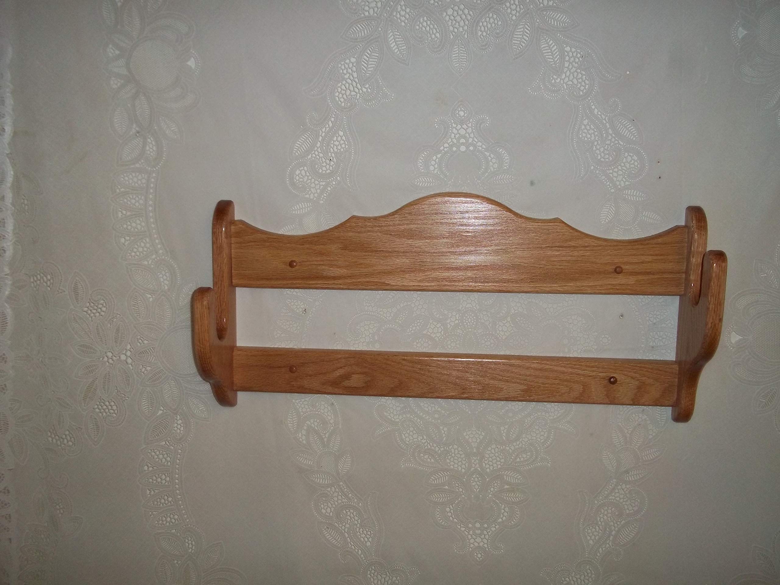 oakwoodgunracks.com 1 Single Gun Red Oak Display Rack ~ Natural Finish