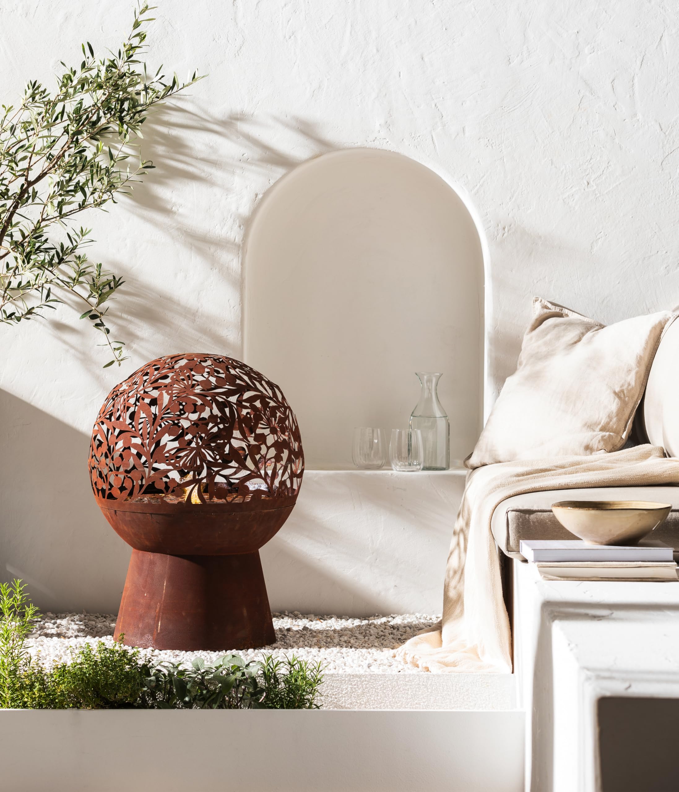 Dehner Gartenbrunnen Floral, frostbeständiger Brunnen für Außen, Komplett-Set mit warmweißer LED Beleuchtung/Pumpe/Trafo, Höhe 66 cm, Ø 50 cm, Cortenstahl, Kupfer-Farben