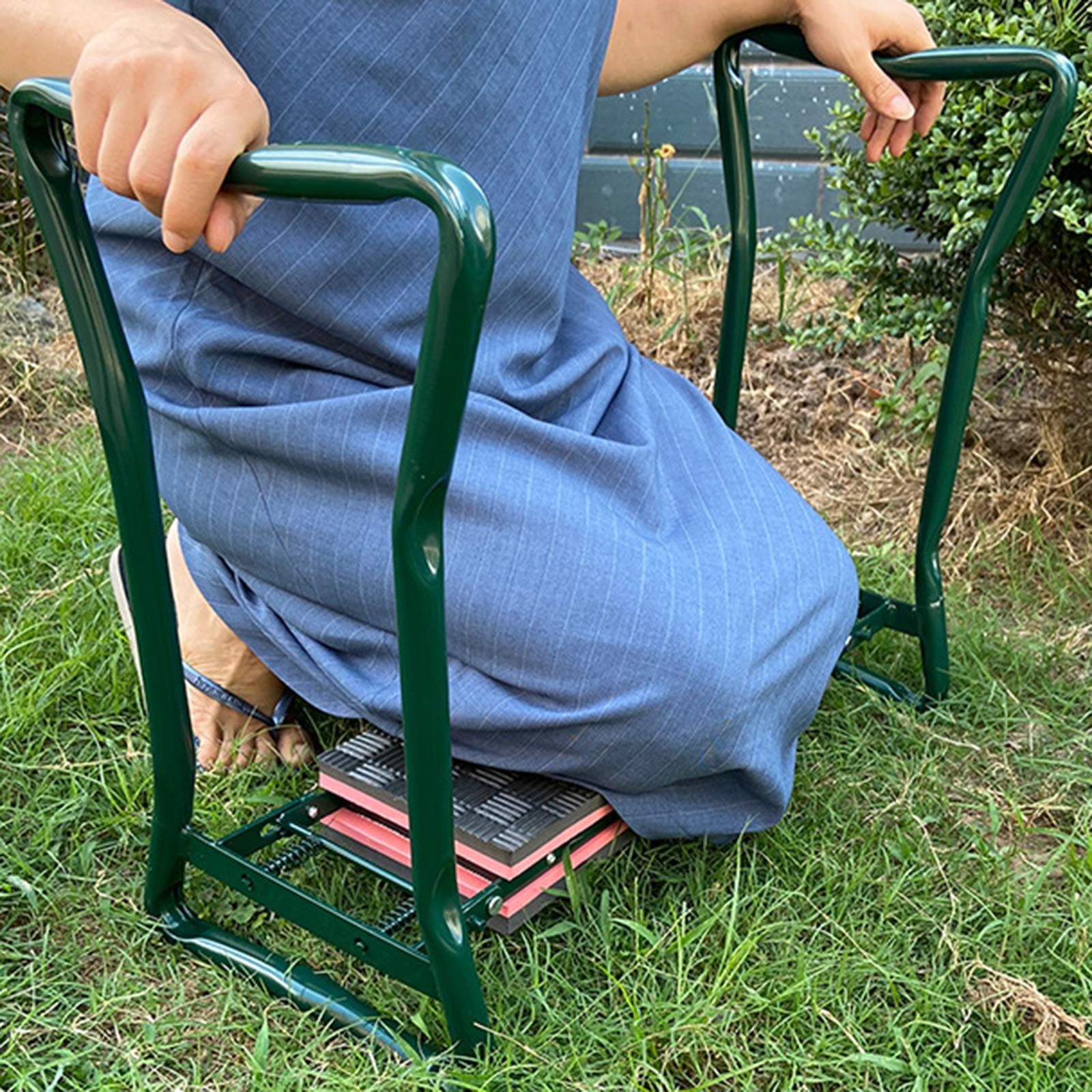Inginocchiatoio pieghevole e sedile inginocchiatoio da giardino Attrezzi da giardino 2 in 1 Inginocchiatore da giardino portatile pieghevole con maniglie Morbido cuscino per inginocchiarsi previene