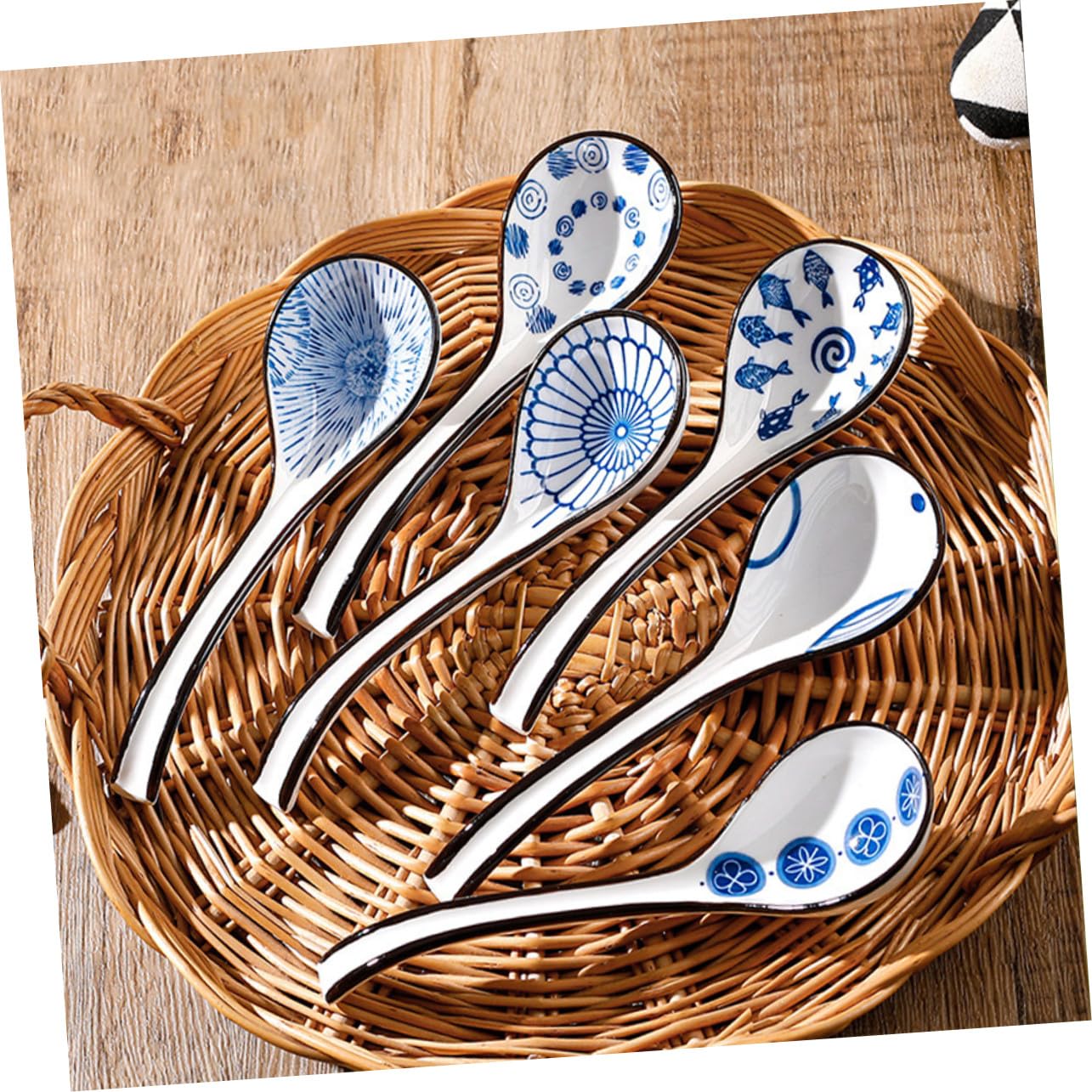 6 Stück Teiliges Asiatischer Keramik Suppenlöffel mit Blau weißem Muster Hochwertiger Porzellanlöffel für Reis Suppe und Ramen Vielseitig Einsetzbar für Küche Festtage und Alltag