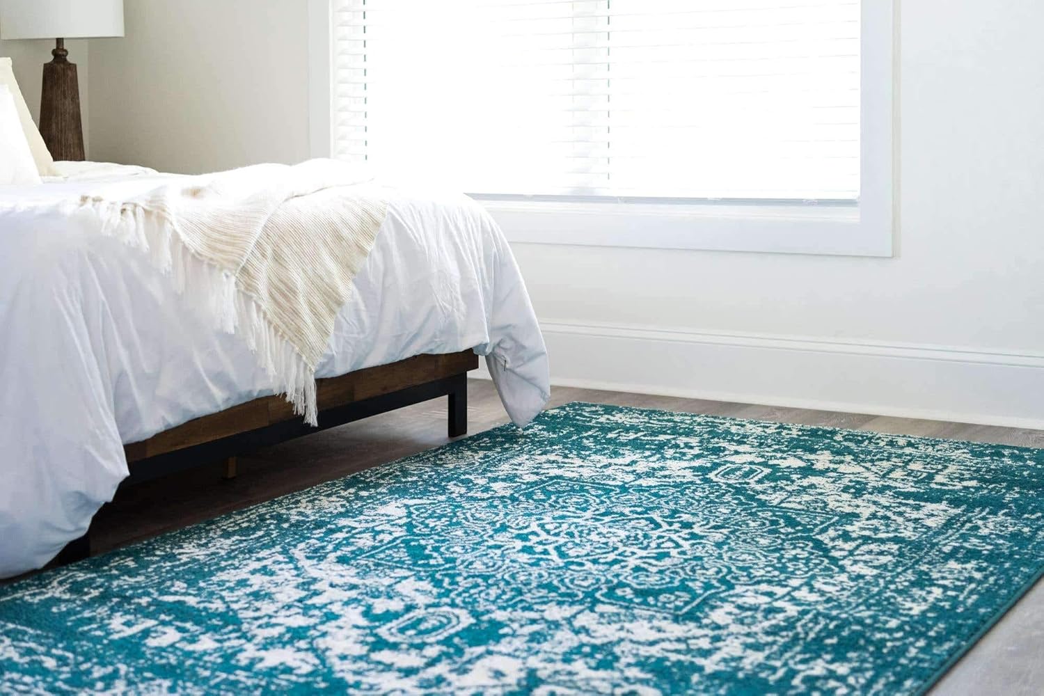 Unique Loom Richmond Collection Area Rug - Medallion (7' 1" x 10' Rectangle, Turquoise/ Ivory)
