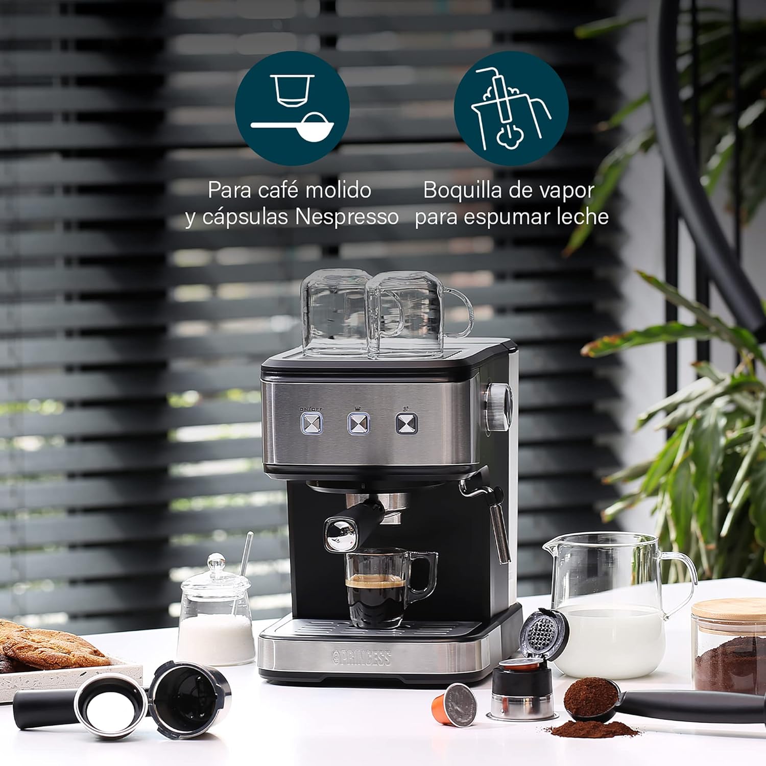 Princess Macchina da caffè Espresso e Capsule, 850 watt, 1.5 litri, 20 Bar Serbatoio Acqua, Cappuccinatore 249413 Princess Macchina da caffè Espresso e Capsule, 850 watt, 1.5 litri, 20 Bar Serbatoio Acqua, Cappuccinatore 249413