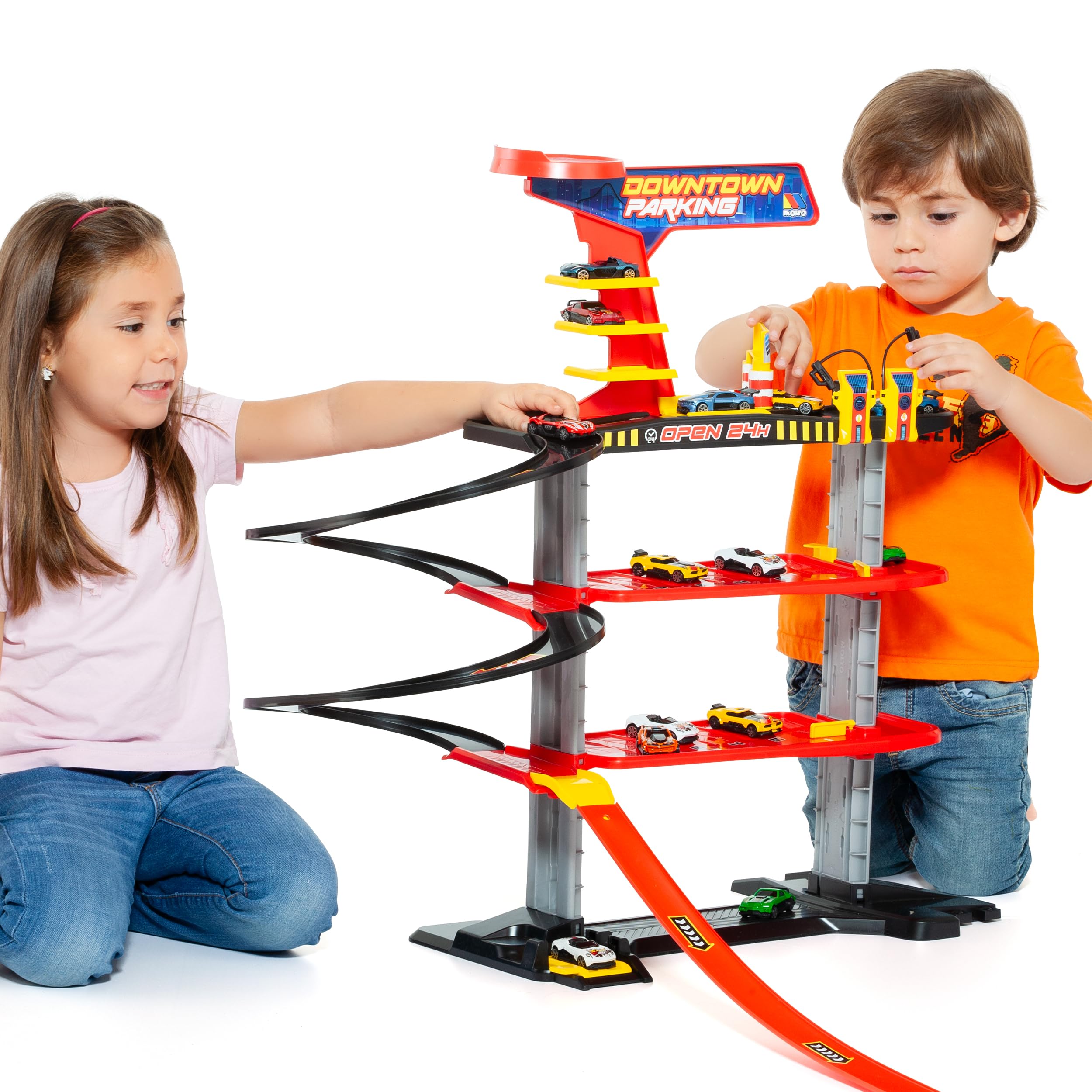 MOLTO | Garage per bambini in centro: 4 livelli – Stazione di servizio, ascensore, autolavaggio – Parcheggio per bambini con rampa ad alta velocità