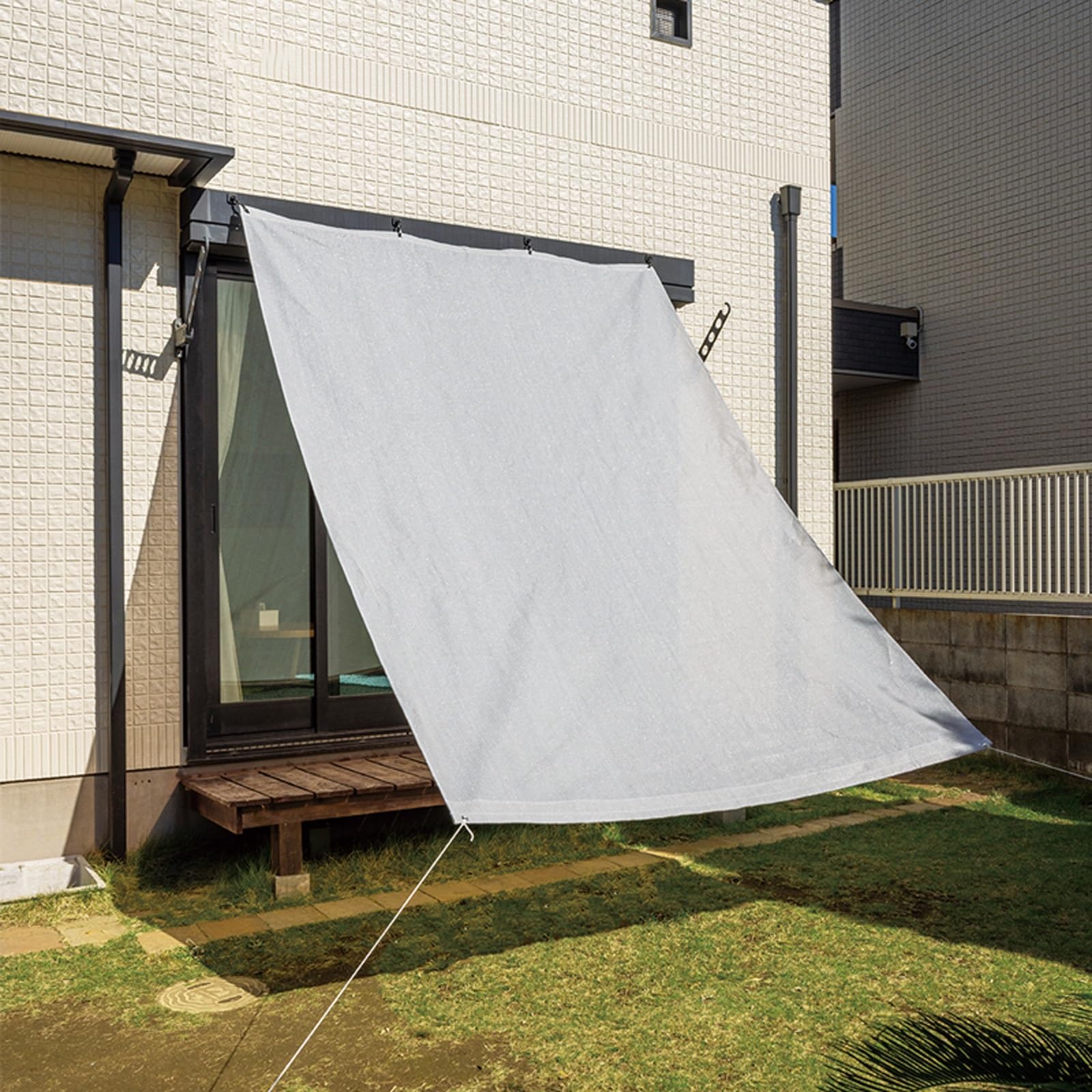 Pare-soleil de terrasse pour aménager un extérieur d'arrière-cour