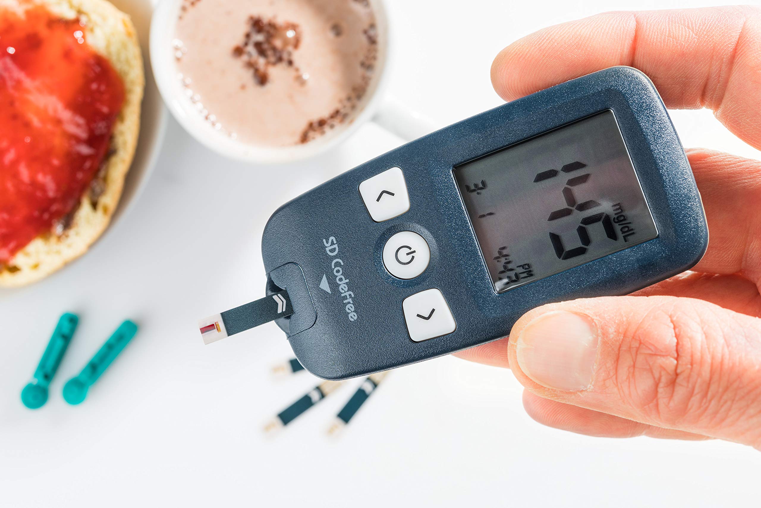 SD CodeFree Blutzuckermessgerät Set mit Teststreifen + 50 Blutzuckerteststreifen im Sparpack zur Diabetes-Kontrolle