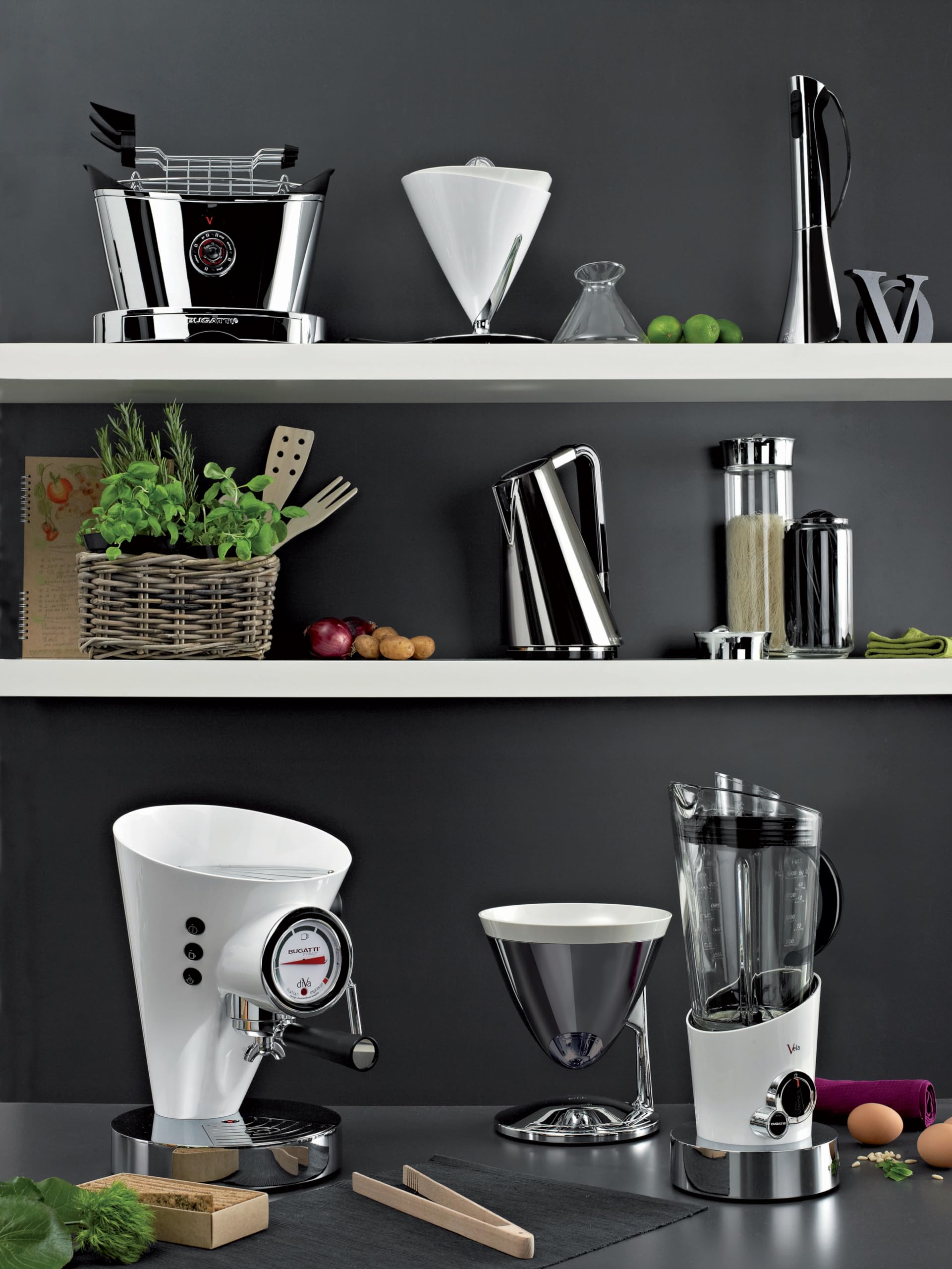 BUGATTI, Vela Evolution, Frullatore Elettrico per Frullati e Smoothie, Funzione Tritaghiaccio Inclusa, 4 velocità, Capacità 1.5 litri, 500 W, Design Innovativo (Rosso)