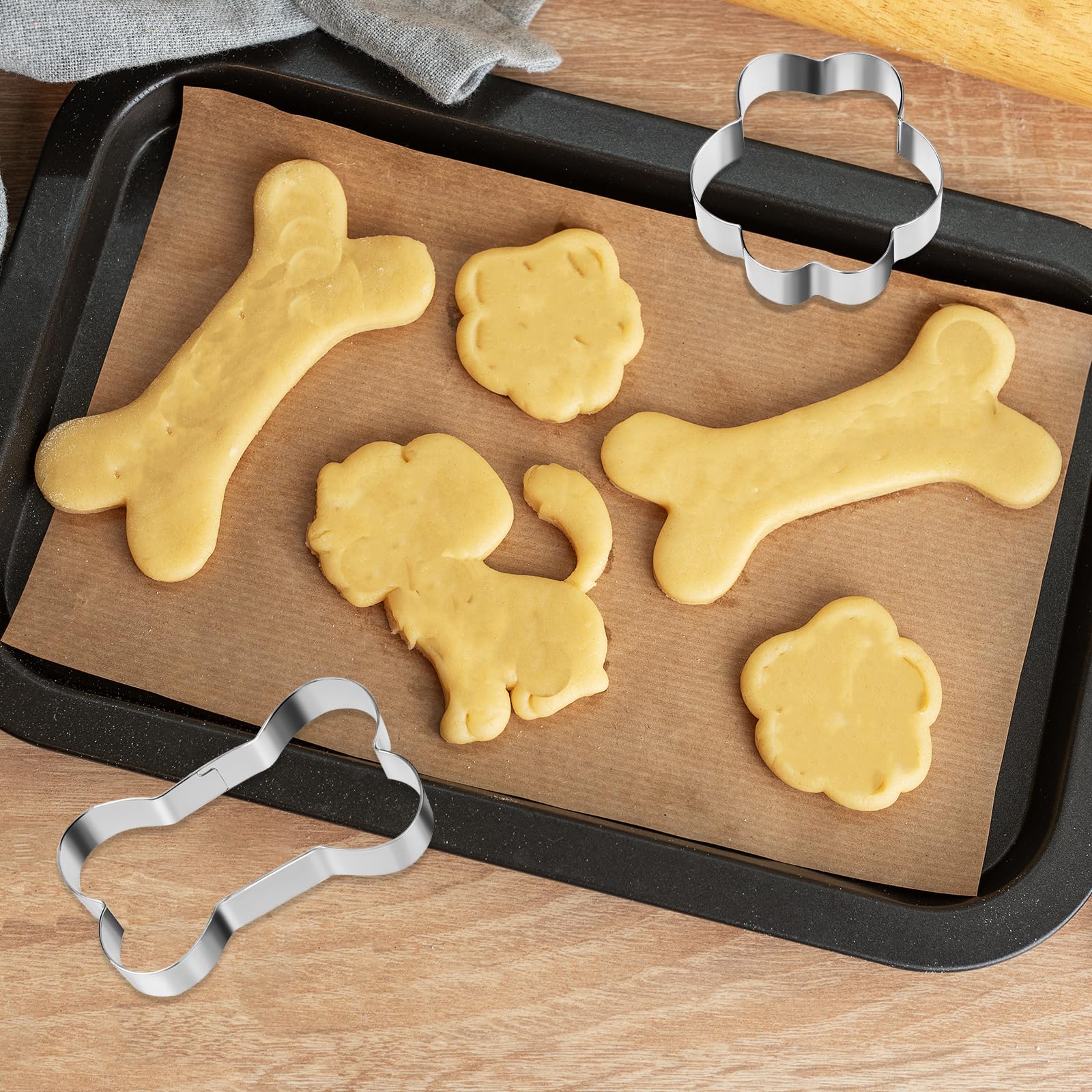 Hottion 8PCS Dog Bone And Dog Paw Print Cookie Cutters Set, Metal 4 Sizes Dogs Bone Paw Shape Cookie Cutters, Dog Theme Party Cookie Cutter Dogs Treats Cutters Molds For Homemade