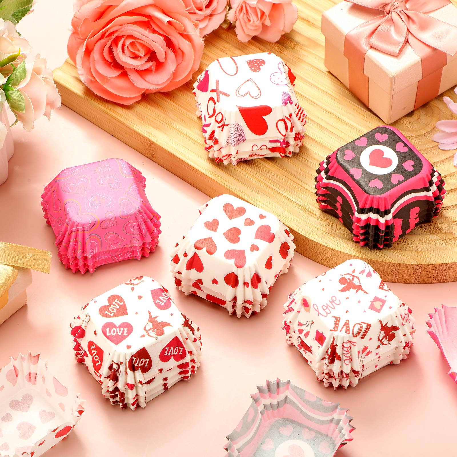 Uiifan Lot de 1 200 doublures carrées jetables en papier sulfurisé pour cupcakes, mariages, remise de diplôme, fête prénatale, fête d'anniversaire (cœur) - 4,3 x 4,3 cm