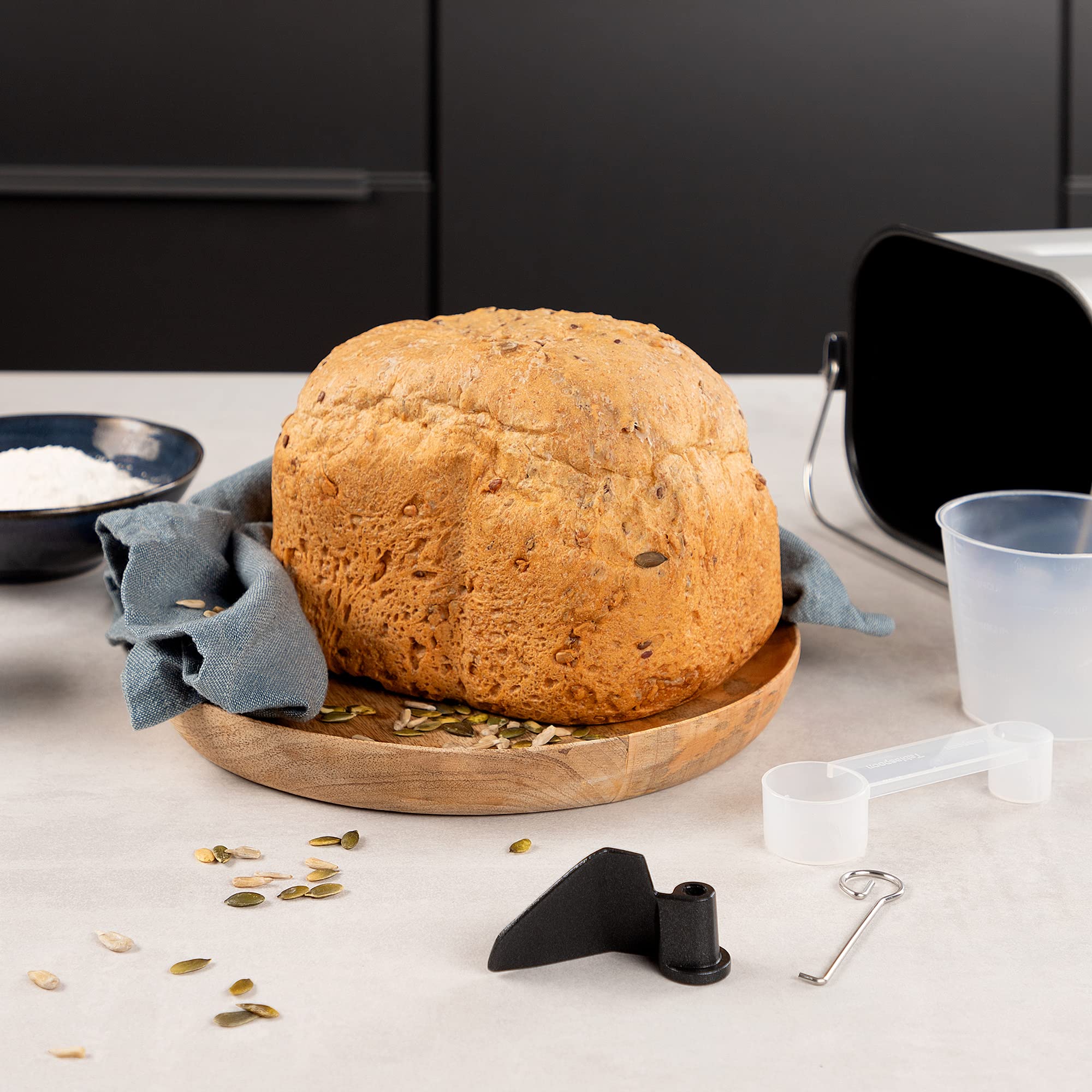 Princess Macchina per il Pane, Dispensatore di Ingredienti Automatico, 900 grammi di capacità, 15 programmi preimpostati, Display LCD, [Esclusiva Amazon]