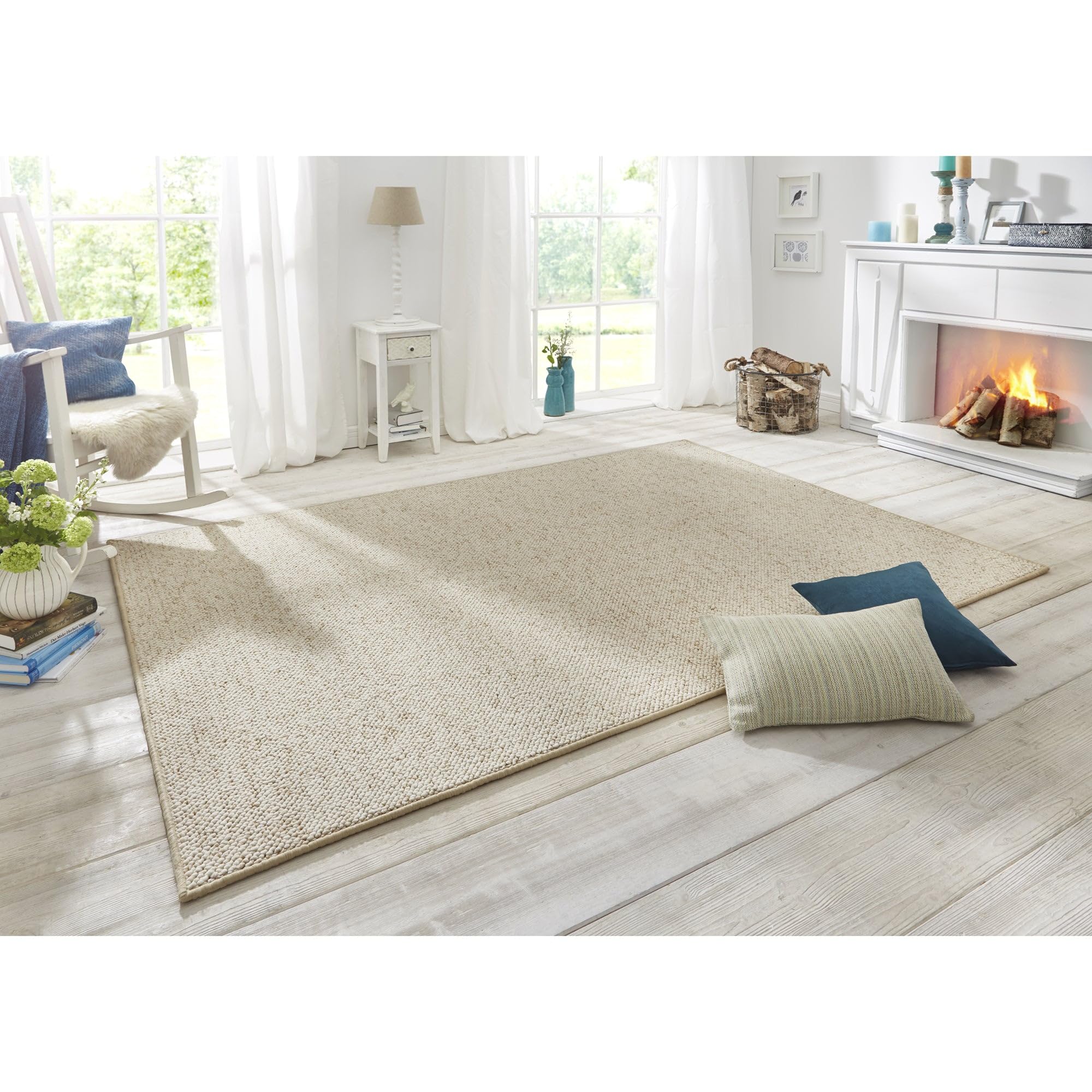 Tapis de salon style laine bouclée crème pour réchauffer une chambre élégante