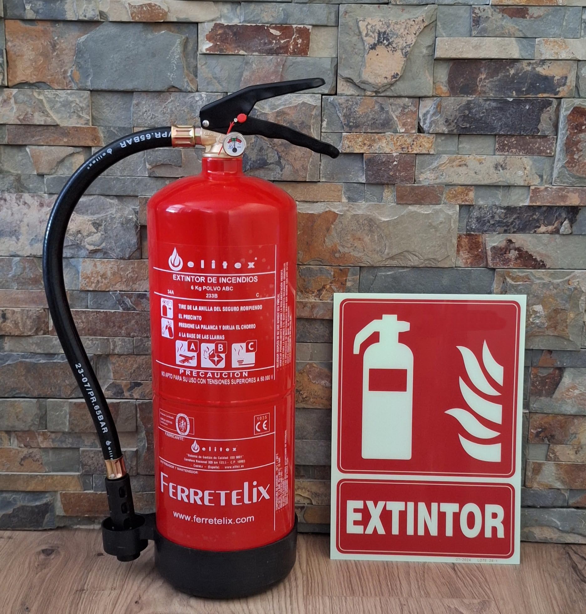 Ferretelix®. Extintor 6 kg polvo ABC ALTA EFICACIA 34A 233B + soporte de pared + cartel fotoluminiscente extintor. FABRICADO EN 2026