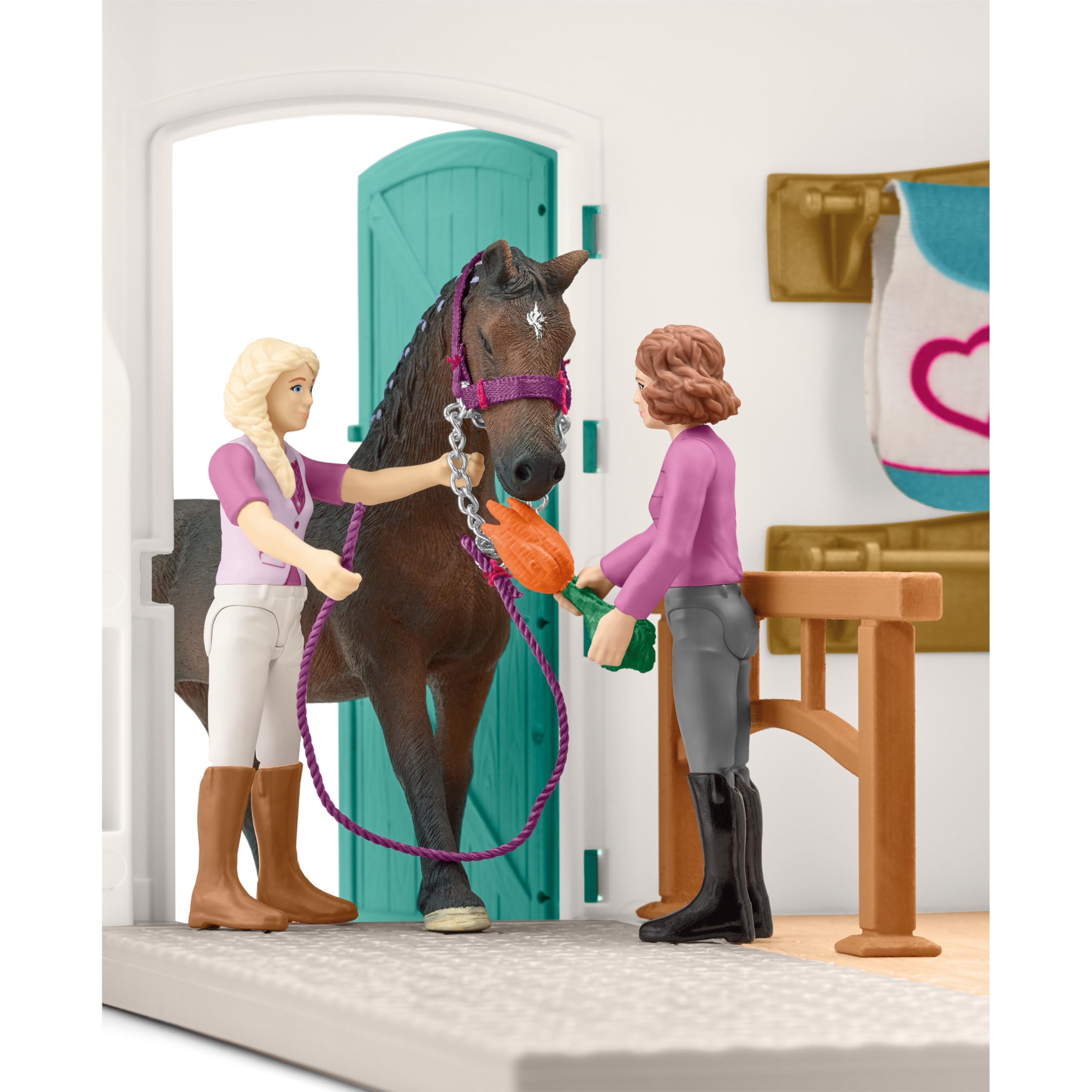 Schleich Horse Club | Reitshop zum modularen Reiterhof 42568 | 67 Teile | Set inkl. Haus, Hund, 2 bewegliche Figuren & Zubehör | Geschenk für Mädchen und Jungen | Pferde Spielzeug ab 5 Jahren