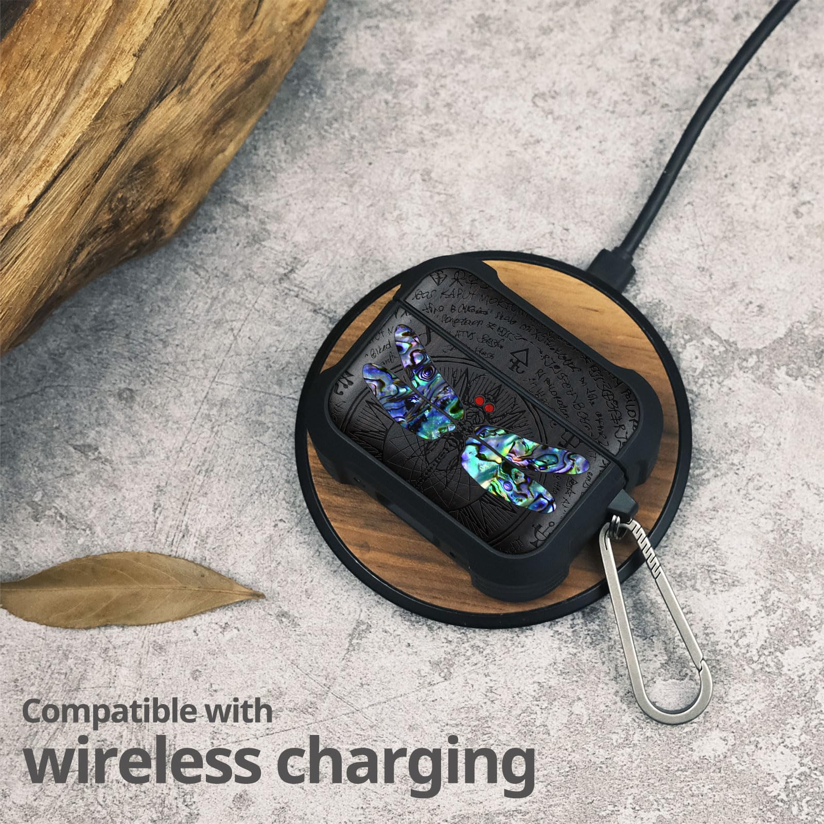 Carveit Etui kompatybilne z AirPods Pro 3 (2025), etui ochronne [grawerunek z drewna i muszla] [tytanowe szybkie zapięcie] do Airpods Pro 3 Skin 2025 etui (ciemne drewno, wdzięczna ważka)