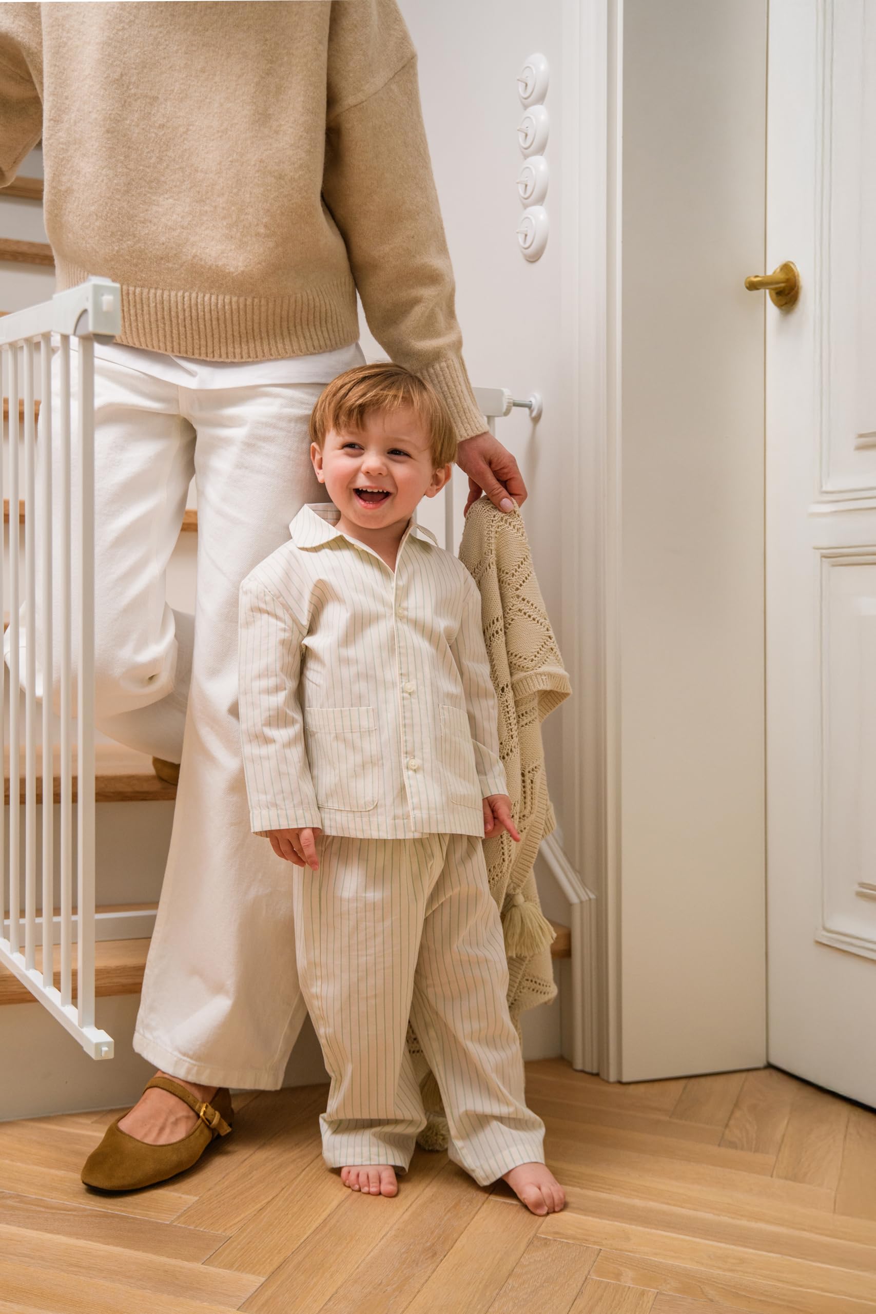 Barrera para Puerta y Escalera MoMi PAXI Plus, Extensible de 75 a 82 cm, Barrera de Seguridad para niño con 2 Extensiones de 7 y 14 cm Incluidas, a presión - Montaje sin taladrar