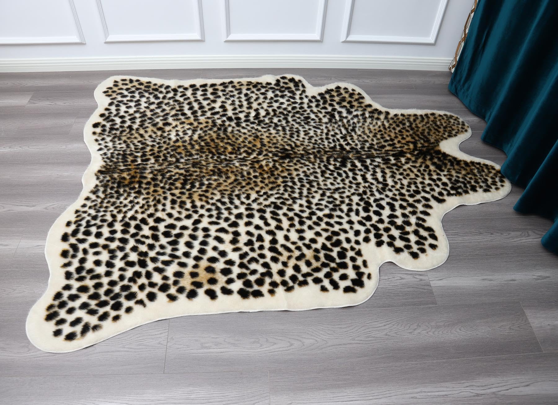 Photo 1 of Huichenxing2021FURSTORE Faux Cheetah Area Rug Animals Printed Hide Mats Leopard Faux Hide Area Rug 5.2ft x 6.5ft / 63 x 78.7inch / 160 x 200cm
