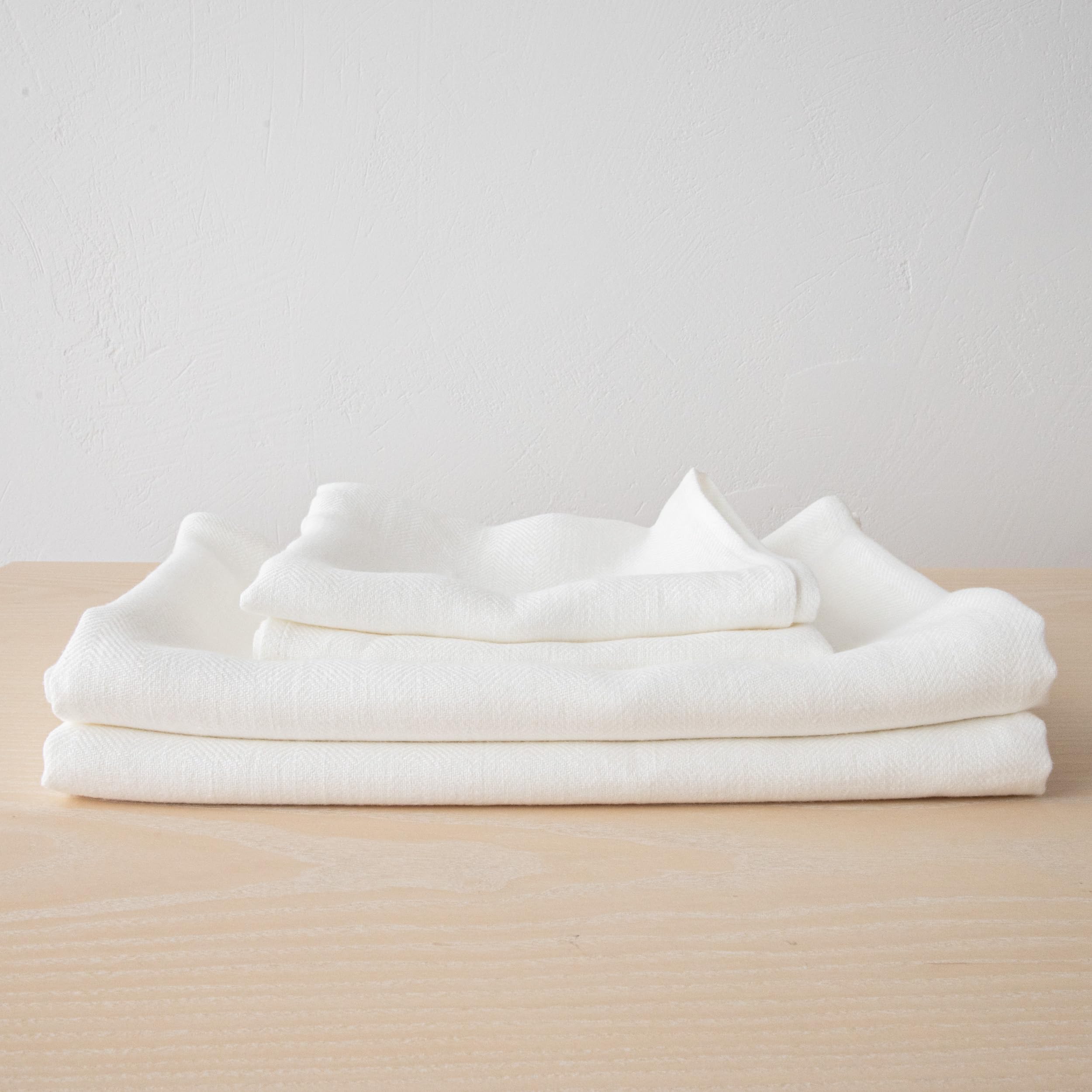 LinenMe Juego de Toalla de ba?o de Lino en Color Blanco Modelo Lara 2 Toallas Grandes y 2 Toallas de Mano, Hecho en Europa, Ropa de baño, Ropa de Cama Europea, Lavado a máquina, Super Absorbente