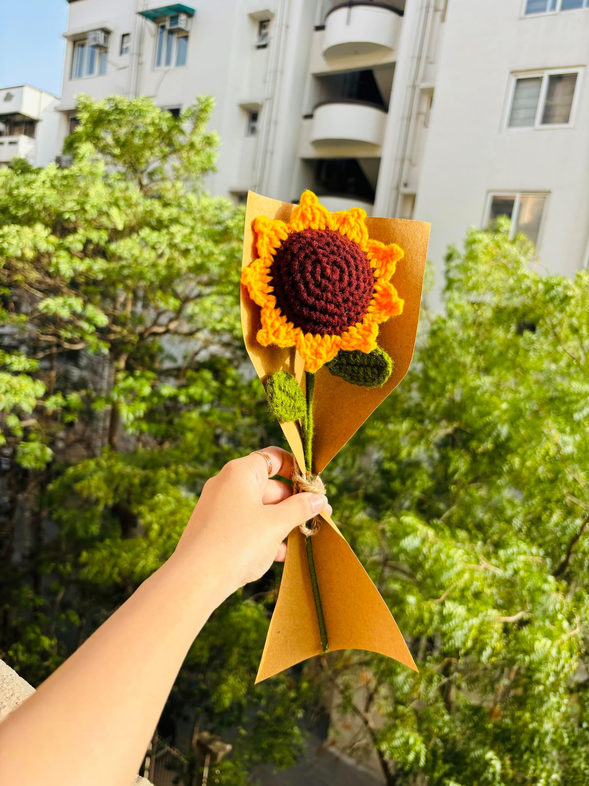 FLORABLISS Crochet Sunflower Decor, Knitted Fake Sunflower Crochet Artificial Daisy with Stem Decoration Handmade Sun Flower Bouquet for Table Centerpieces Gift, Multicolour
