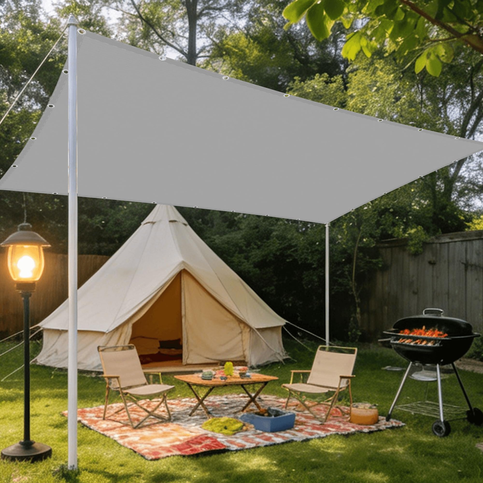 Voile d'ombrage gris clair pour protéger vos enfants du soleil au jardin