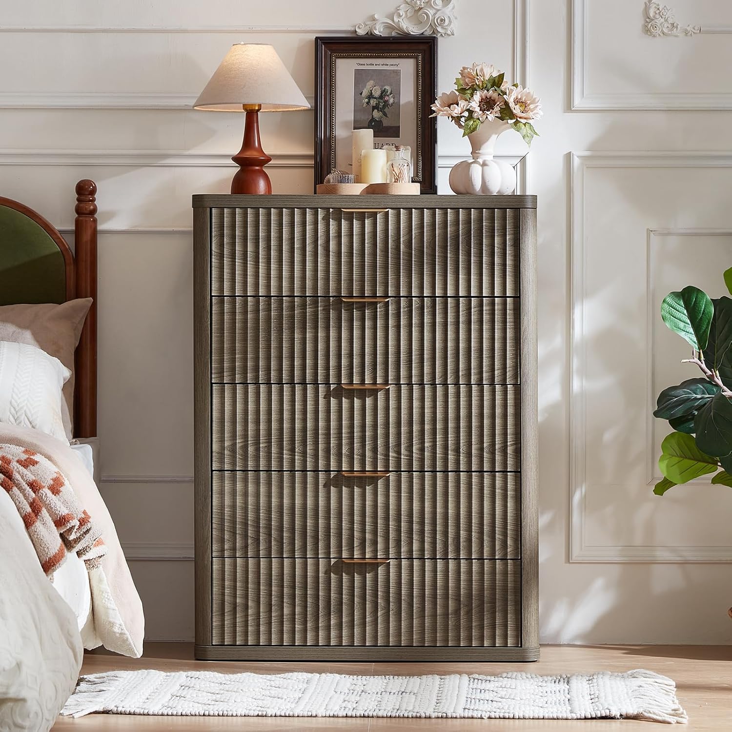 LEYAOYAO Fluted 5 Drawers Dresser for Bedroom, 41" Tall Modern Chest of Drawers with Metal Handle, Curved Profile Farmhouse Closet Organizer Wood Dressers TV Stand for Living Room, Hallway,Grey