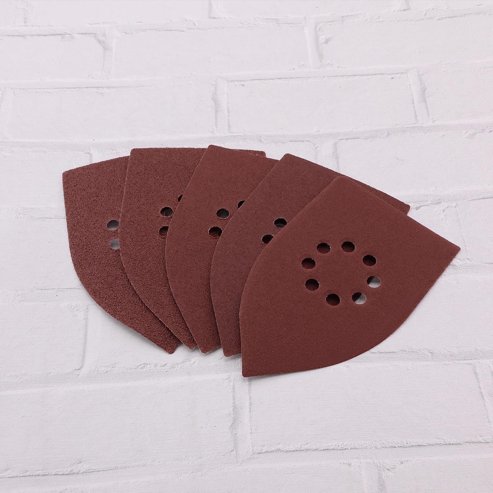 ECSiNG 50 Pièces 105x175 mm Feuilles de Ponçage pour Ponceuse à 8 Trous Grain 40 60 80 100 120 Tampons de Ponçage en Papier de Verre Compatible avec Black Decker Les Ponceuses Multiples KA200 KA110E