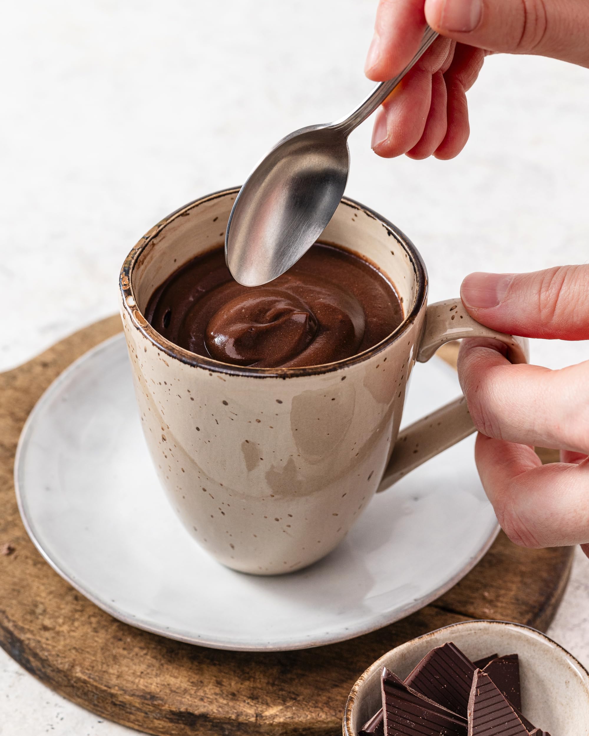 Dr. Oetker LoVE it! Pflanzlicher Pudding Schokolade 12er Pack, veganes Dessertpulver für die schnelle Zubereitung eines Tassen-Pudding