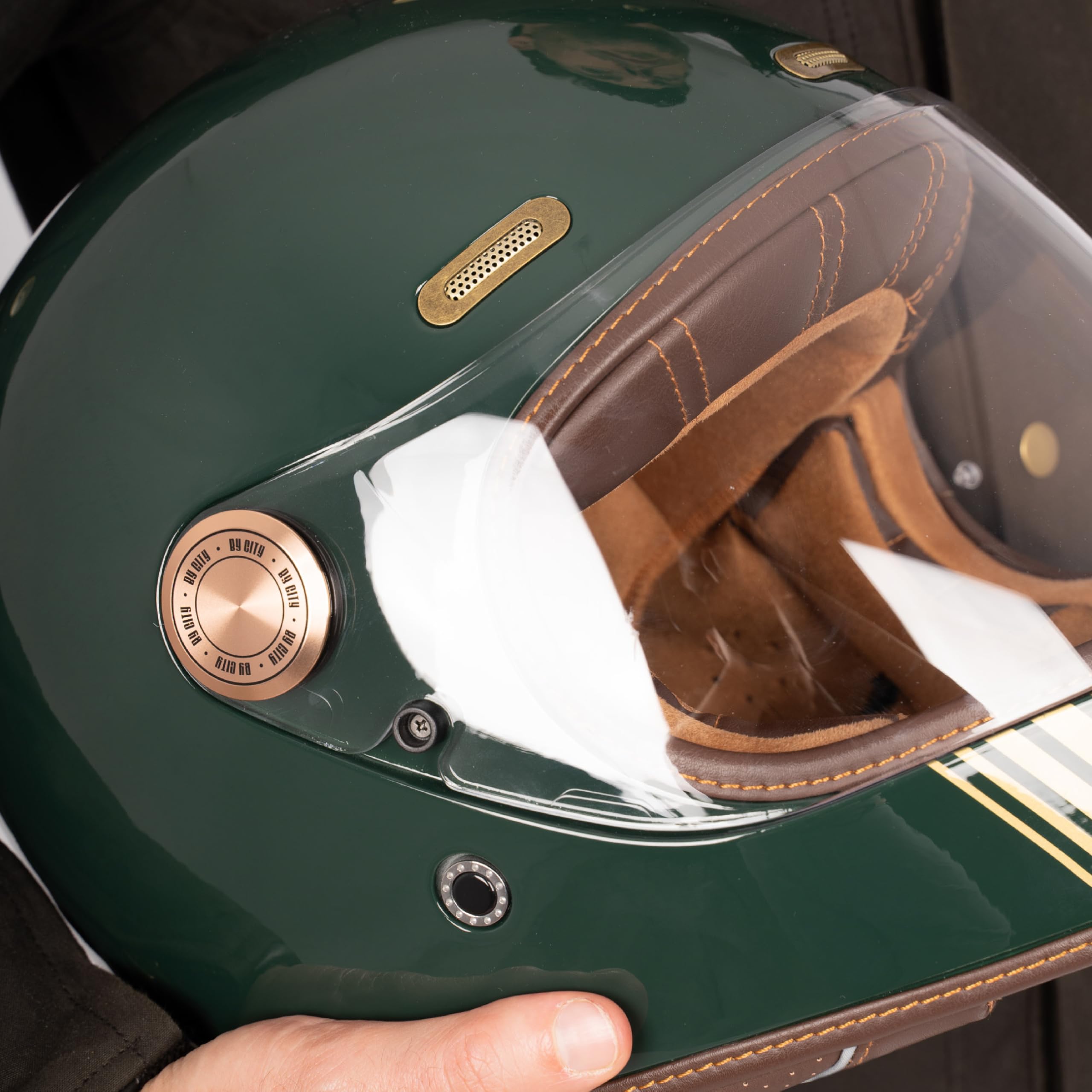BY CITY - Casco Integral Roadster III - Fibra De Vidrio Resistente Y Ligera - Relleno Multi-Densidad para Absorción De Impactos - Visor Inyectado con Tratamiento Antivaho - Talla L - Verde Oscuro