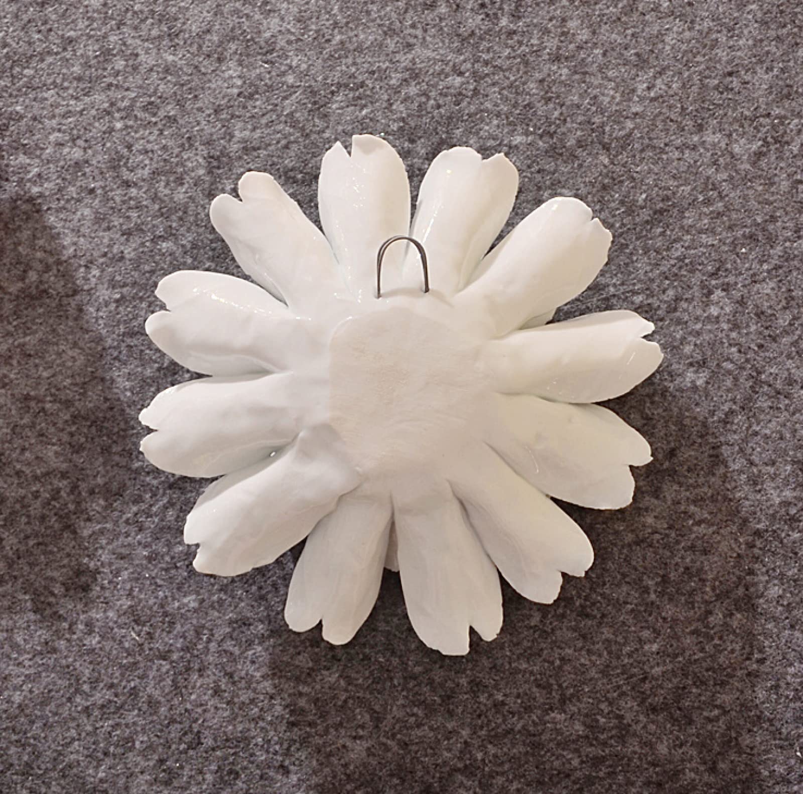 TURSGYZ Scultura di fiori di crisantemo girasole bianco in ceramica artigianale 3D Decorazione artistica da parete Ufficio a casa Regalo di nozze 15 cm