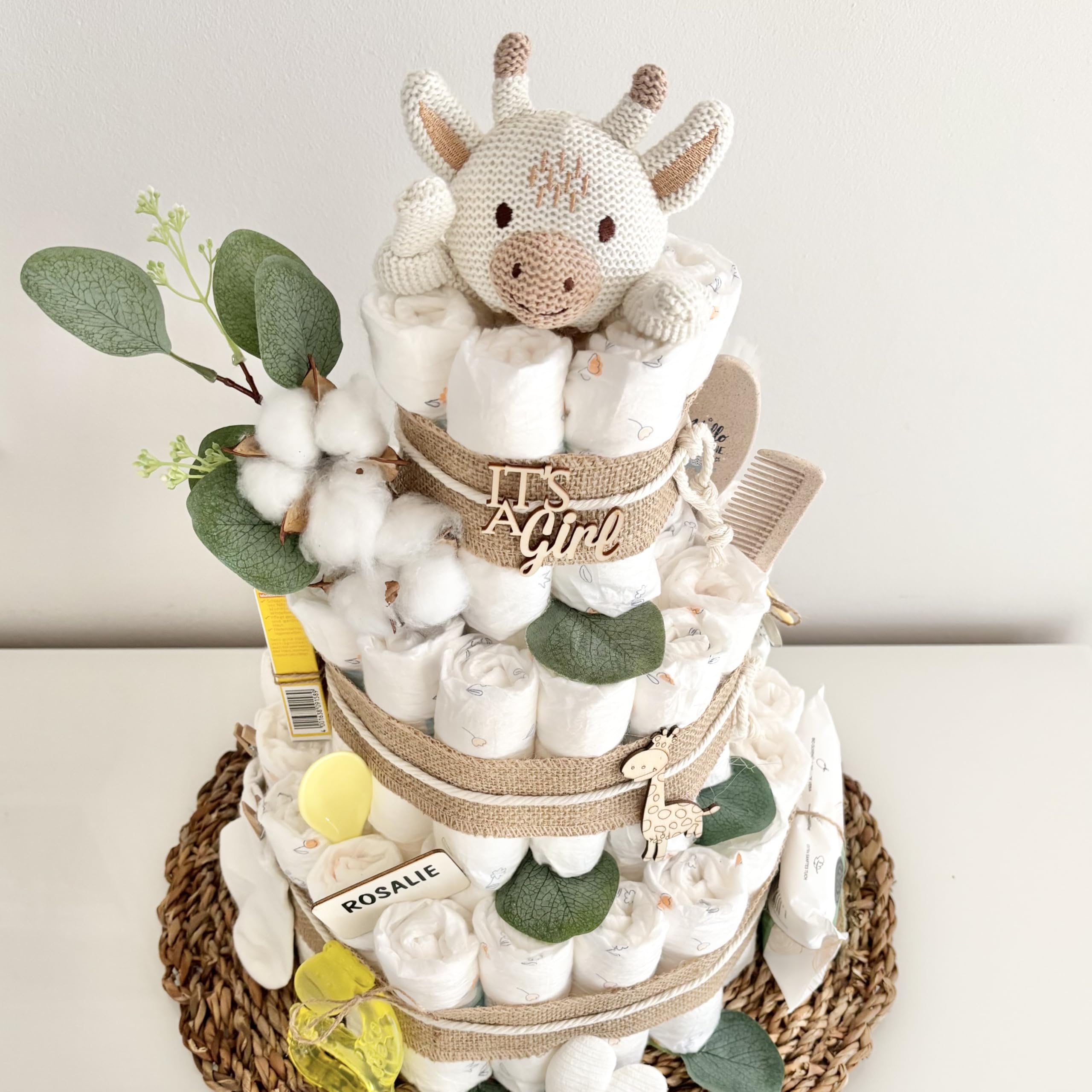 Windeltorte XXL mit Giraffe Socken Schnuller Löffel und mehr, für Jungen & Mädchen, Babytorte für Babyparty Babyshower Gender-Reveal, Namen personalisierbar, Baby Party Deko Dekoration Geburt