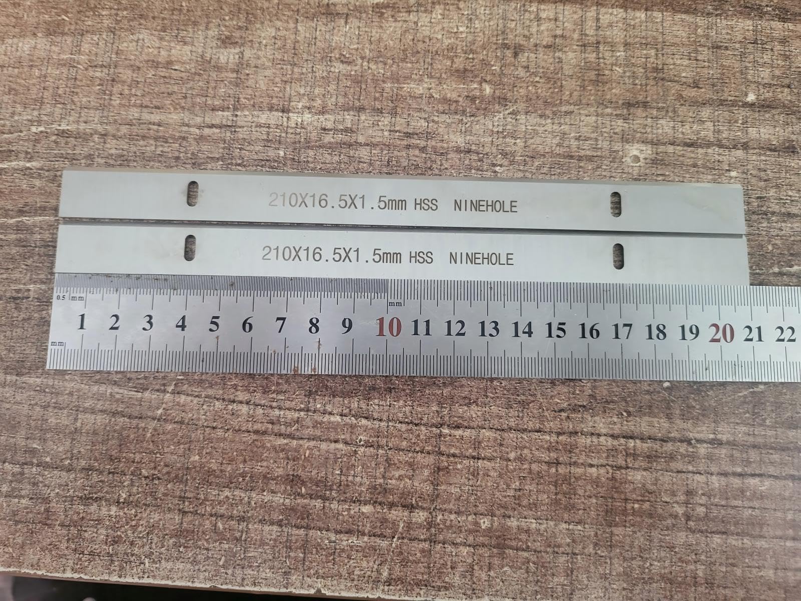 4 Pièces HSS Lames De Raboteuse 210mm, 210mm fers de rabot Pour Raboteuse Machines De Travail Du Bois, 210 x 16,5 x 1,5mm