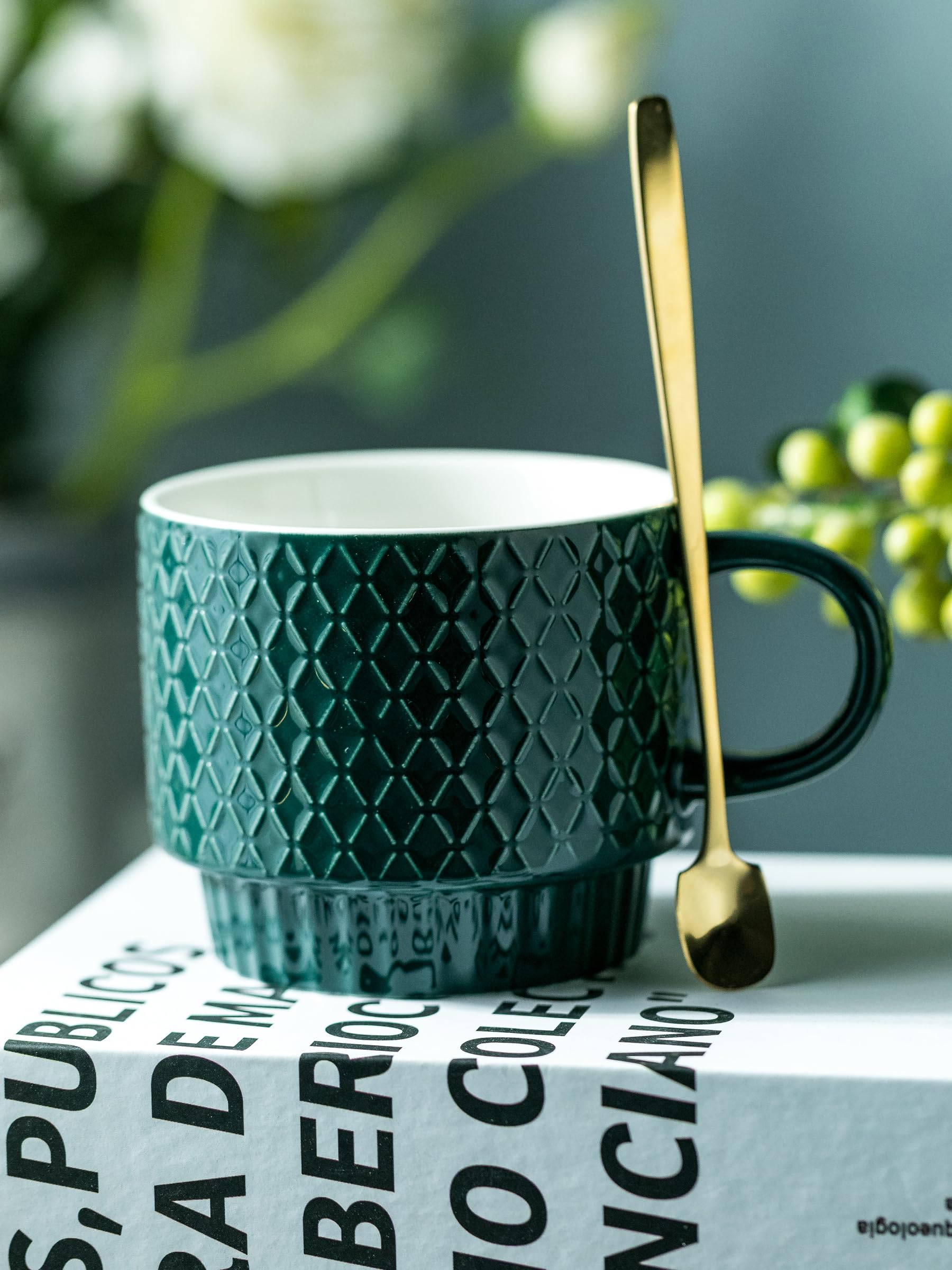 LYEOBOH Stapelbare Porzellan-Kaffeetassen mit Ständer und Löffeln, Cappuccino-Tasse, 330 ml, Demitasse-Tassen für Getränke, Espresso, Latte, 4 Stück, Dunkelgrün