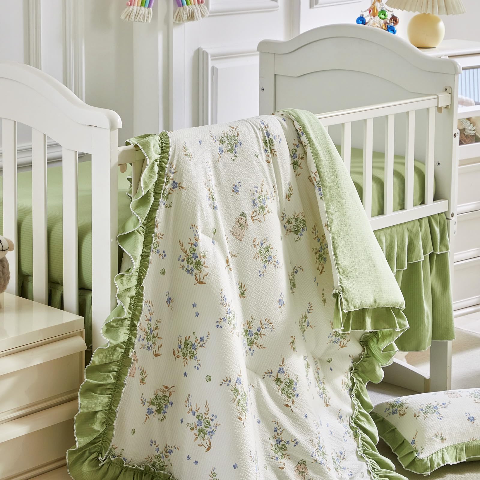 AIKASY Juego de ropa de cama para cuna con volantes y estilo desgastado para niñas, edredón acolchado para bebé, sábana bajera, falda de cama y funda de almohada