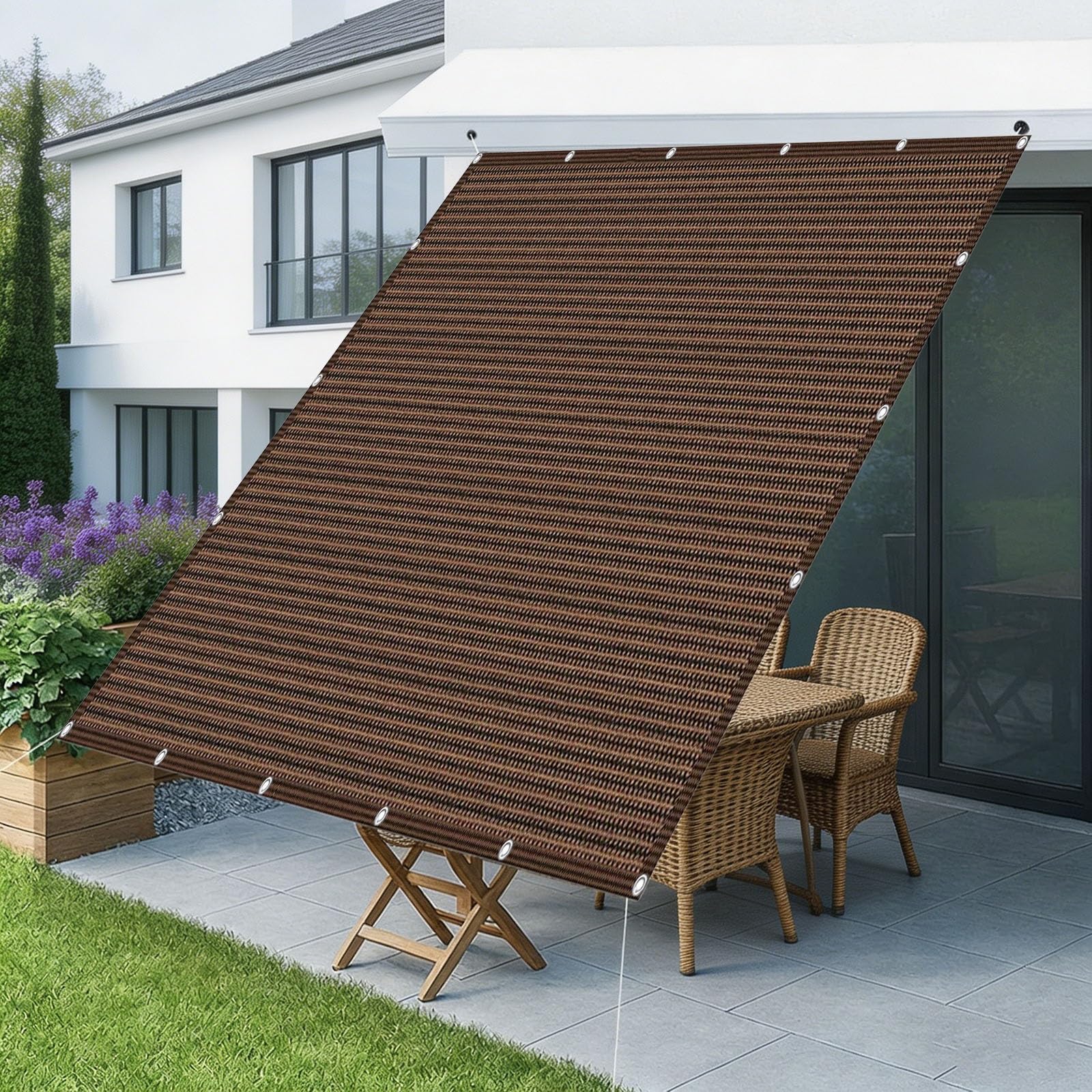 Voile d'ombrage respirant et coupe-vent bloquant le rayonnement solaire sur la terrasse.