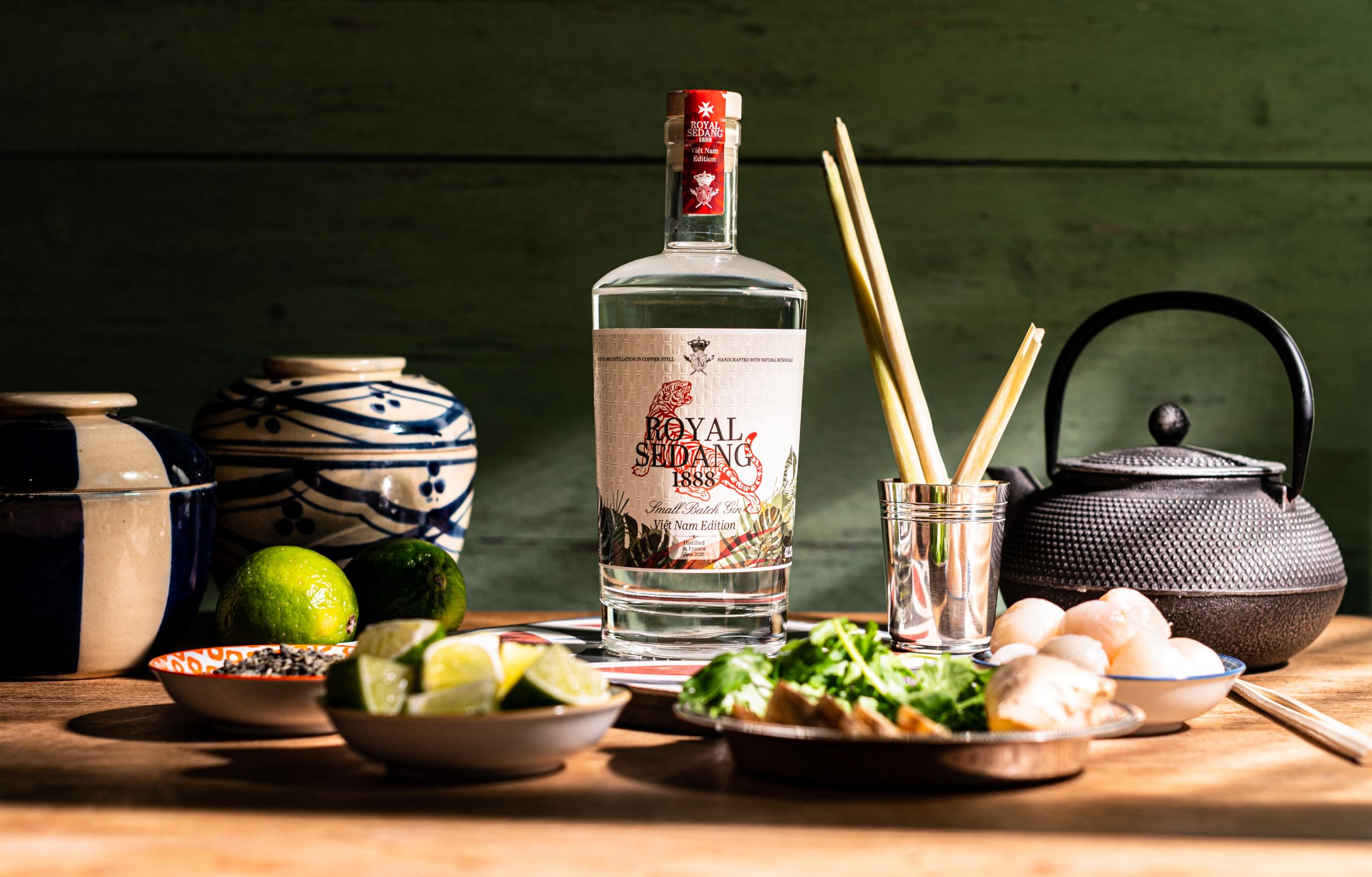 Amazon.co.jp: ロイヤルセダン ジン [ ジン 42.2度 フランス 500ml 瓶 ] : 食品・飲料・お酒