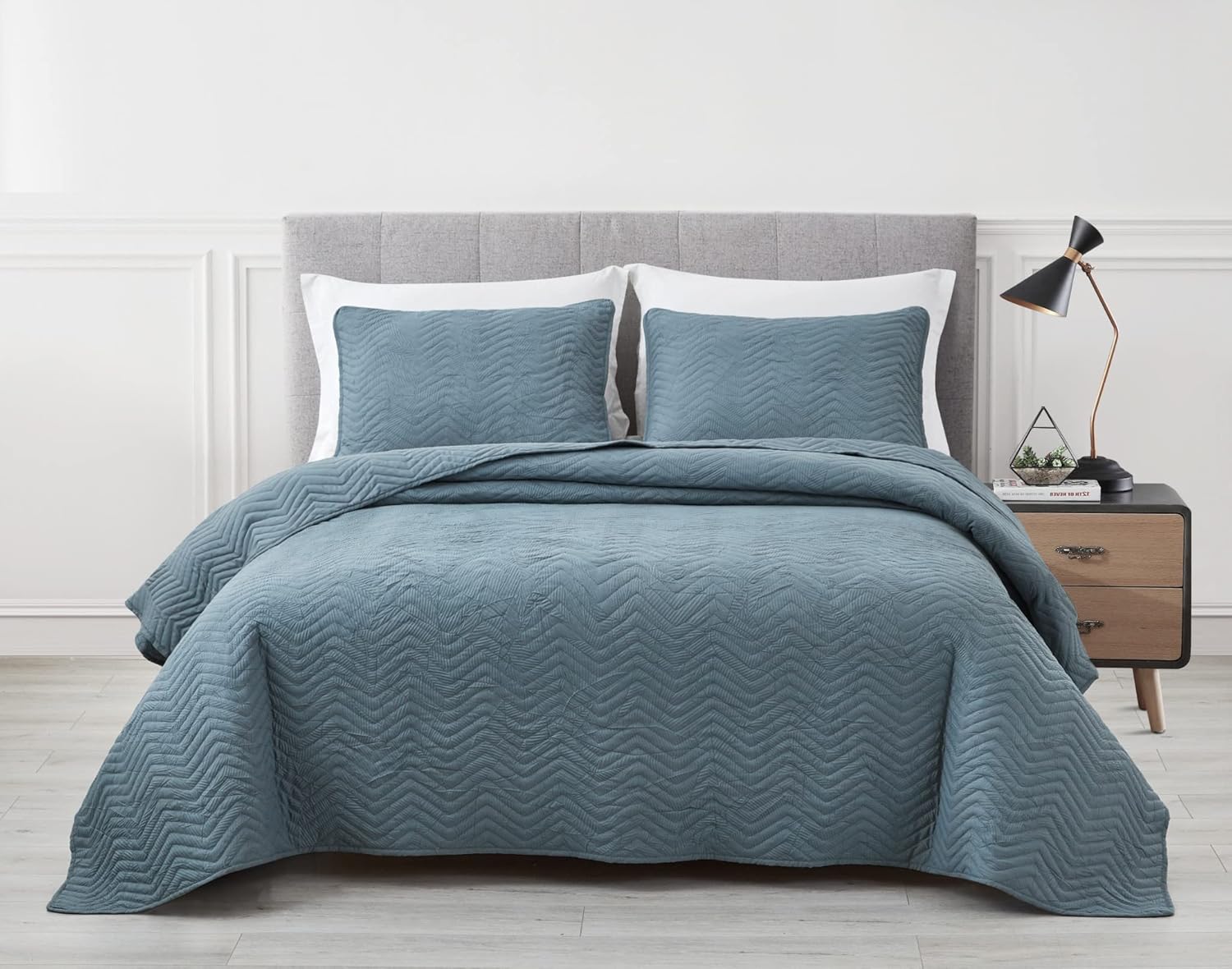 Chezmoi Collection Weaver 3-Piece King Size Quilt Set, Dusty Blue Crushed Soft Microfiber Lightweight Bedspread Zig Zag Chevron Quilted Reversible Coverlet All Season Crinkle Textured Bedding Set
