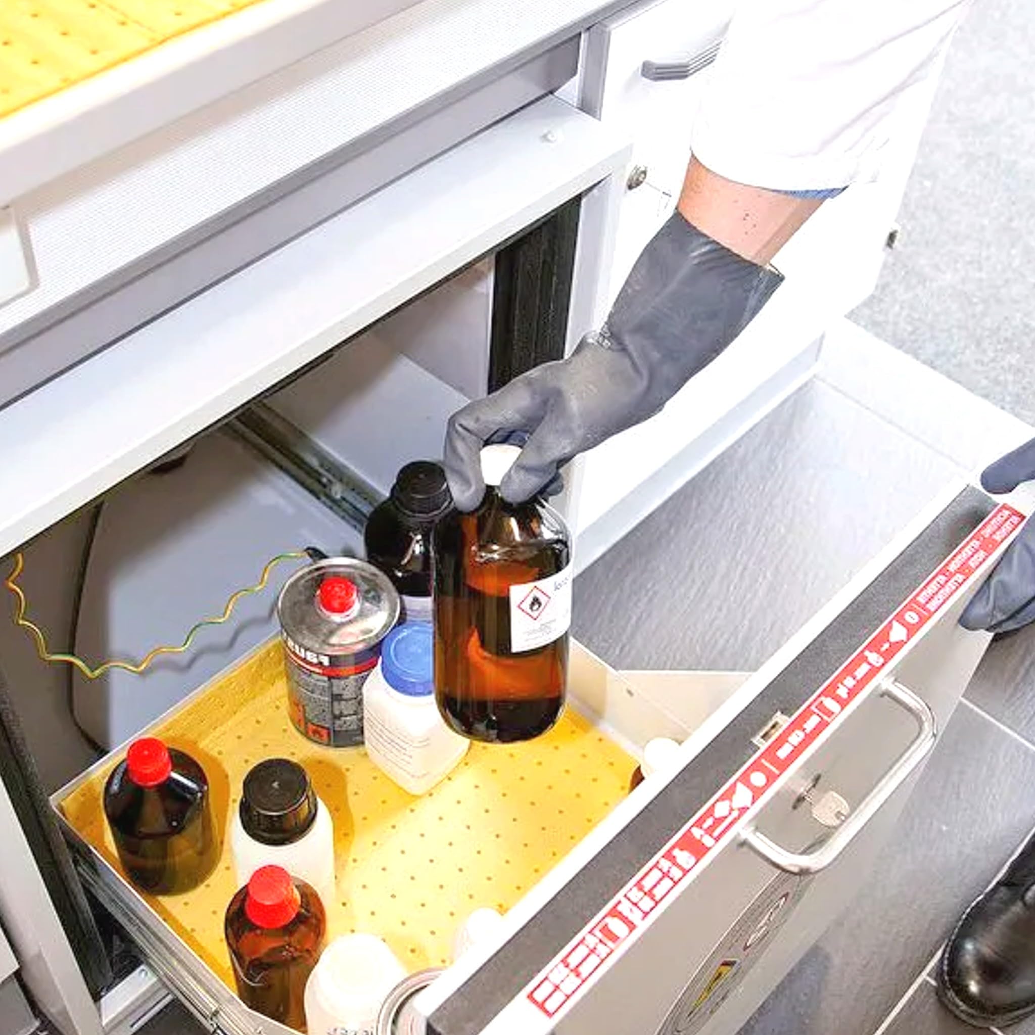 Bricoloco Toalla absorbente industrial de alta resistencia, para limpieza y prevención de derrames químicos en laboratorios. Absorbedor de humedades de agua, aceites, hidrocarburos y químicos. (50)