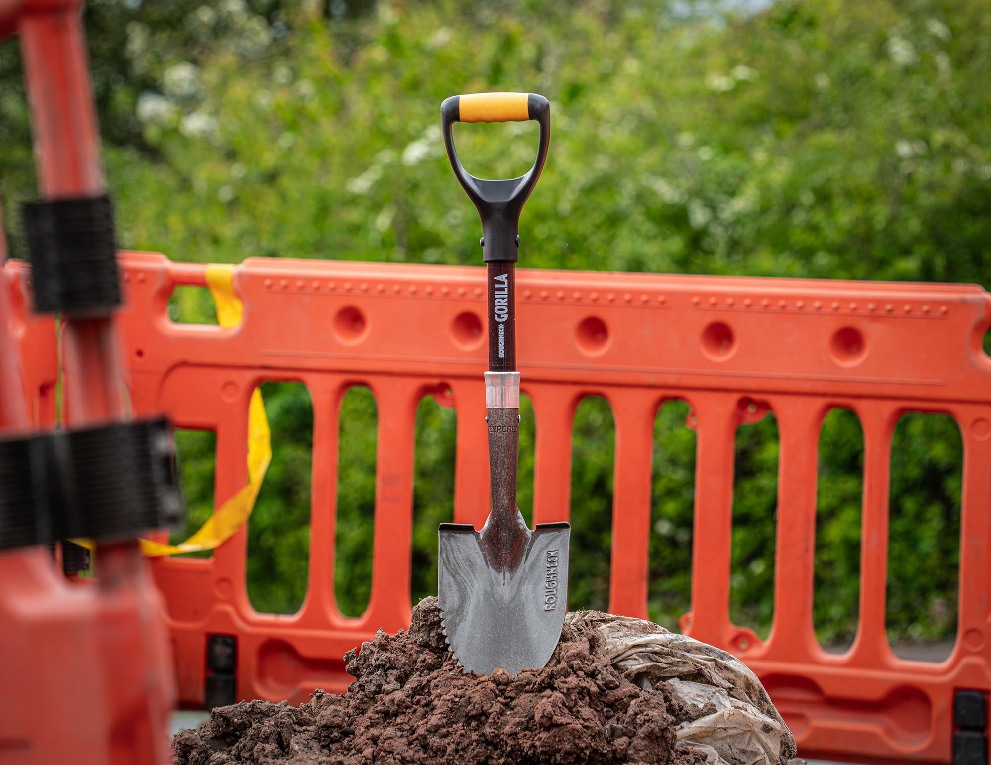 Pelle Micro à Lame tranchante Roughneck Gorilla 690 mm (27") – Lame Ronde Robuste pour Couper, Creuser et Ouvrir Les big Bags dans Les espaces restreints