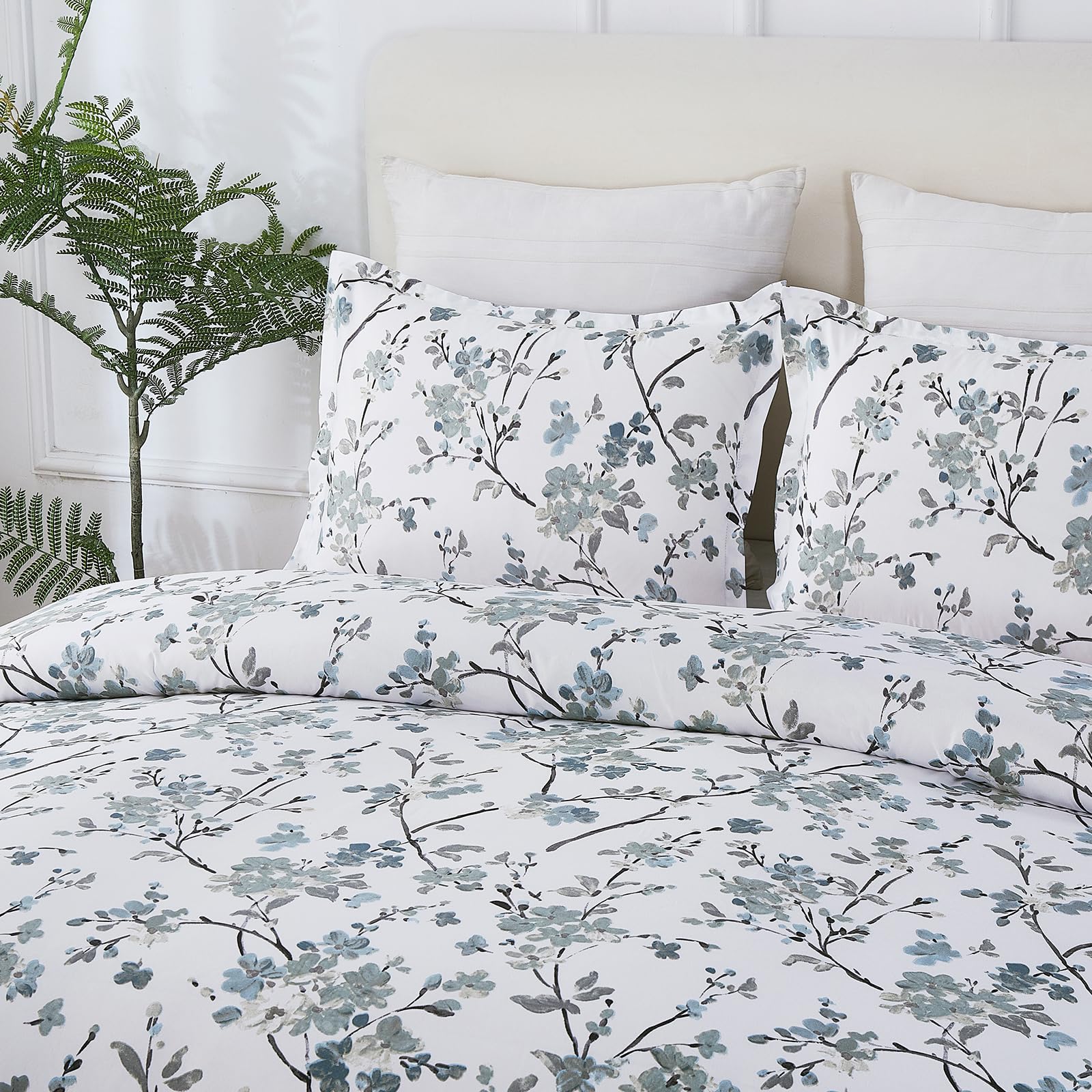 Vaulia Soft Microfiber Floral Duvet Cover King Size, Blue Chic Botanical Print Pattern, Lightweight and Breathable Design, 3-Piece Set (1 Duvet Cover 2 Pillow Shams)