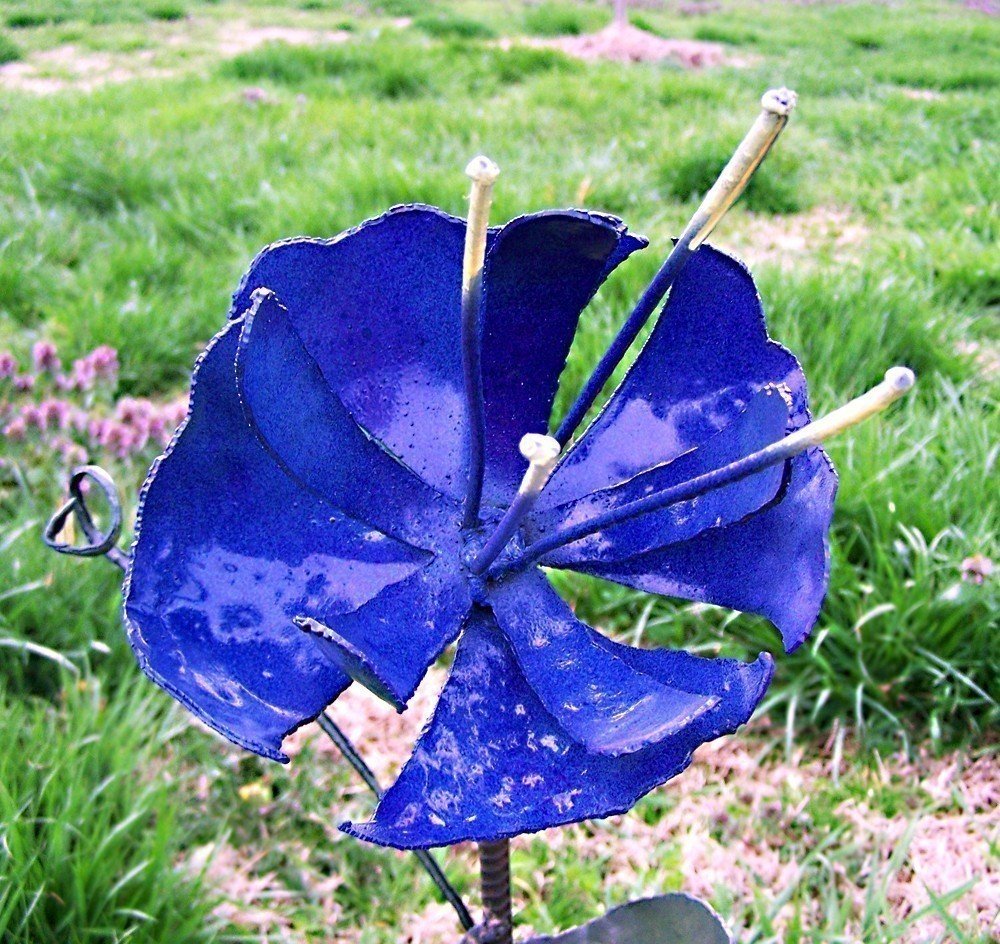 Blue steel garden stake Heather design