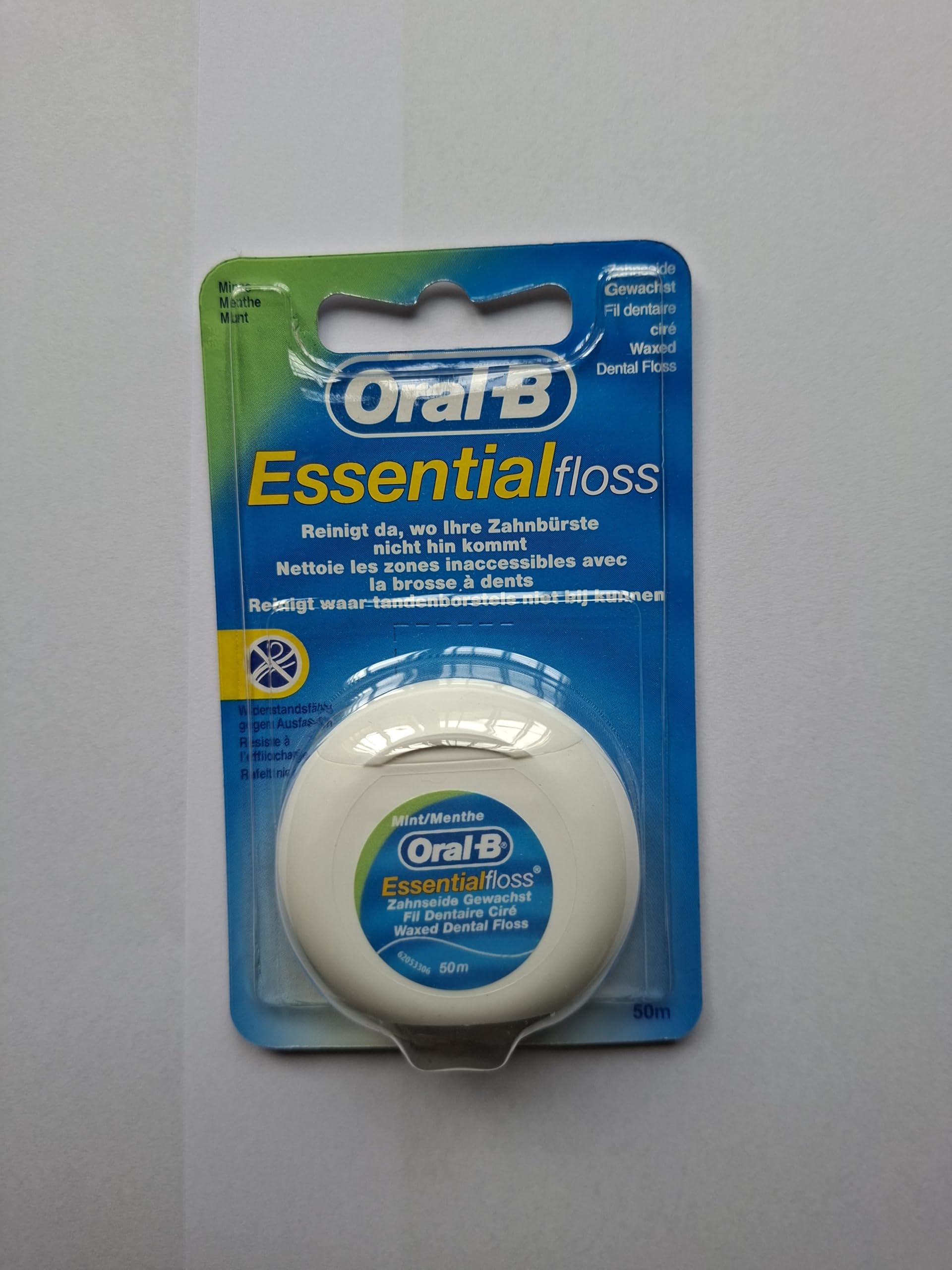 Oral-B Woskowana nić dentystyczna EssentialFloss o smaku mięty 50 m. odporna na rozdarcie i strzępienie. 6 opakowań nici dentystycznych