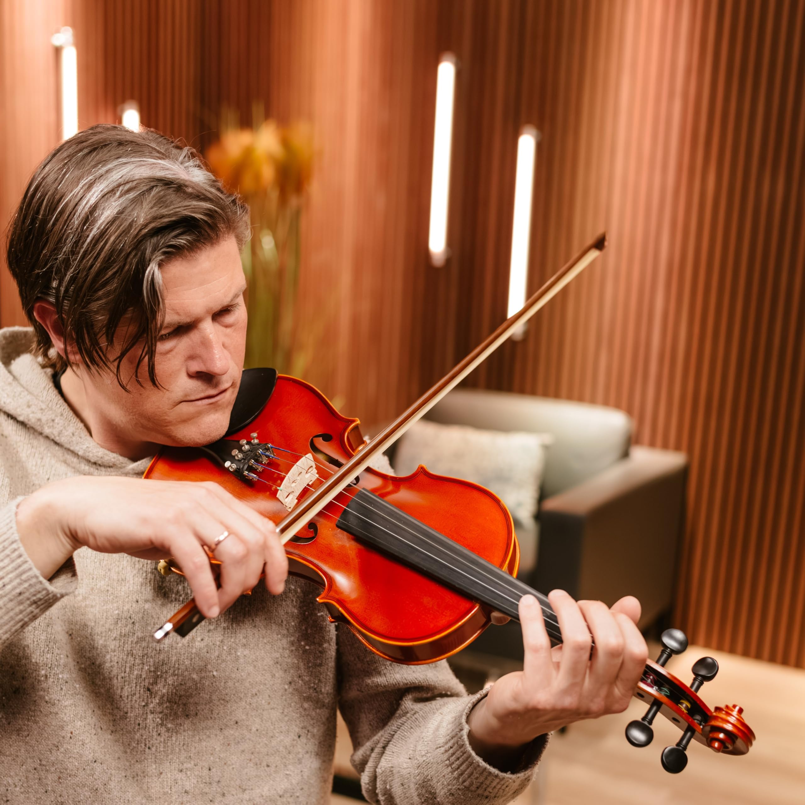 YAMAHA V5SA44 Set Violino Acustico – Misura 4/4, Violino Da Studio Artigianale con Top in Abete, Corpo in Acero, Componenti in Ebano e Tiracantini, Include Custodia, Arco e Pece – Marrone