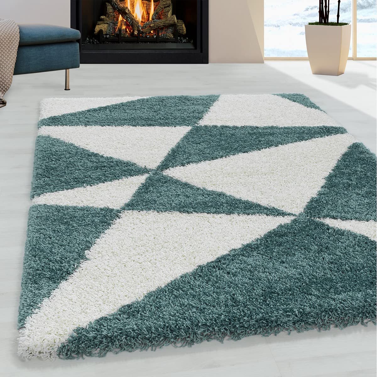 Tapis design à poils longs bleu 240x340 cm avec motif géométrique de triangles