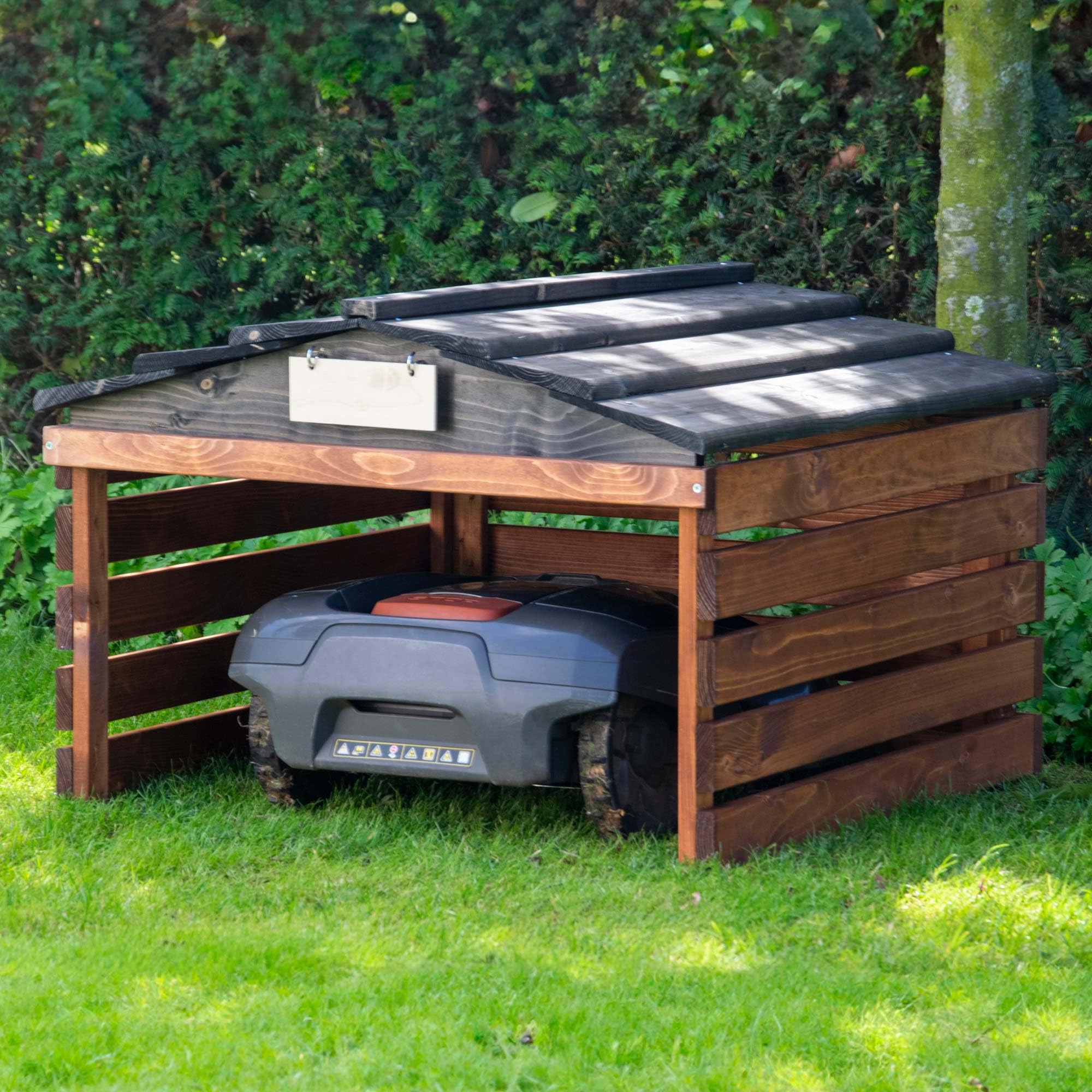 dobar® Garaje para Robot cortacésped de Madera con Techo extraíble, con Escudo Personalizable, 78,5 x 74 x 52,5 cm, Color marrón/Negro