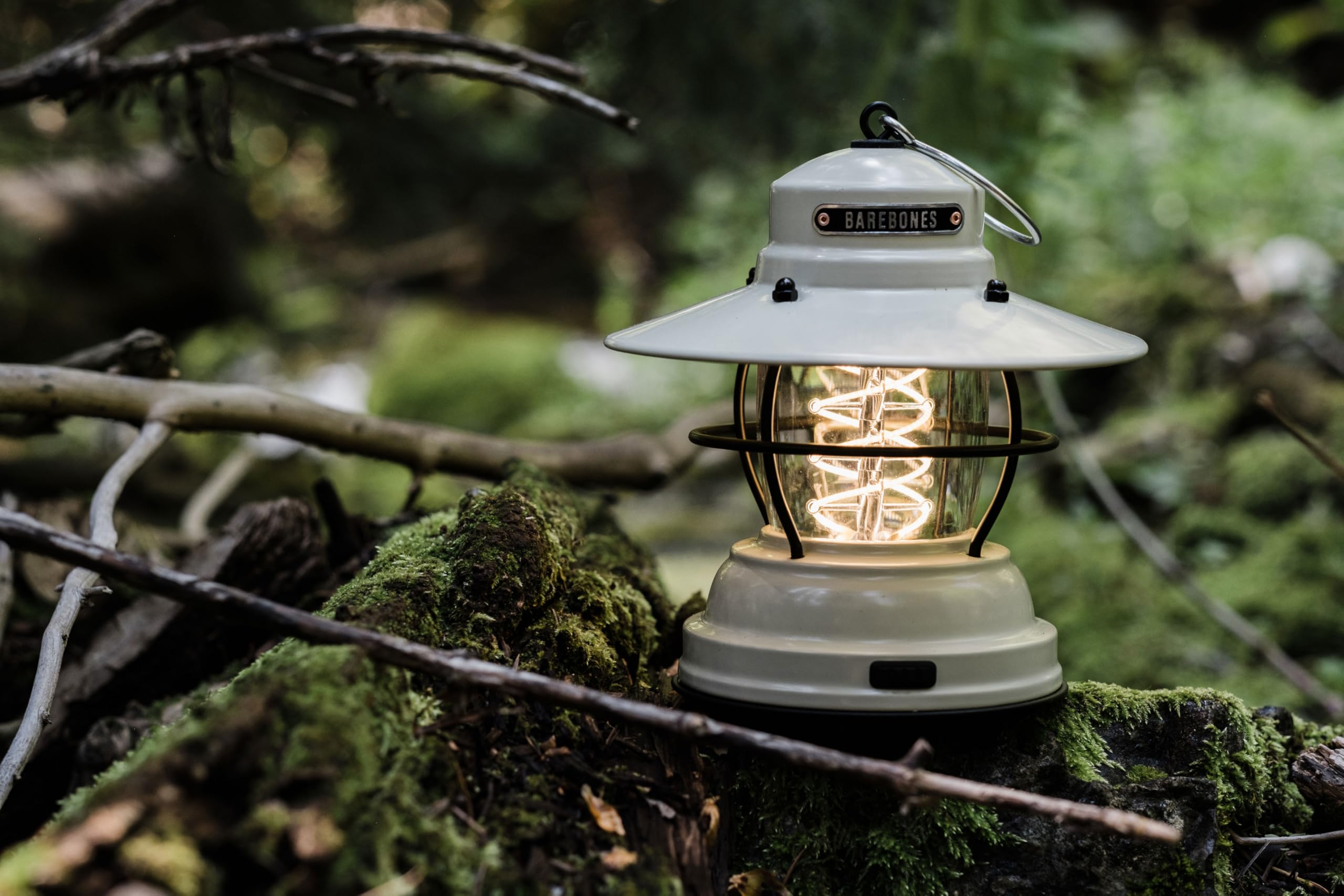 Barebones Outpost Lantern - Vintage Außenlicht mit Helix Edison-Style-Seil, 3 Stromversorgungsoptionen, Wasserfeste Laterne für Camping, Terrasse & Garten (Batterien nicht enthalten) Vintage-Weiß